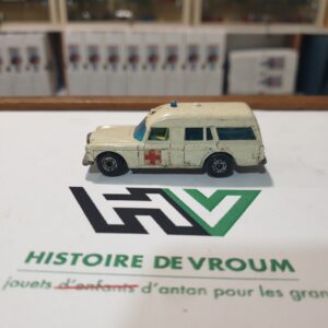 Matchbox Séries Mercedes Benz " Binz Ambulance " 1/60 état moyen