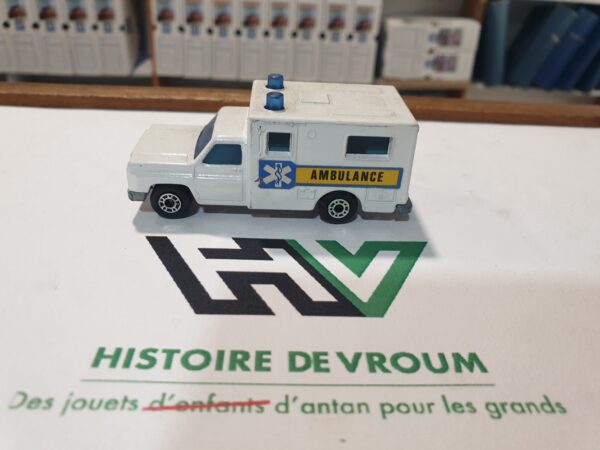 Miniature Matchbox Superfast n°41 - Ambulance Blanche - Très Bon État Collection