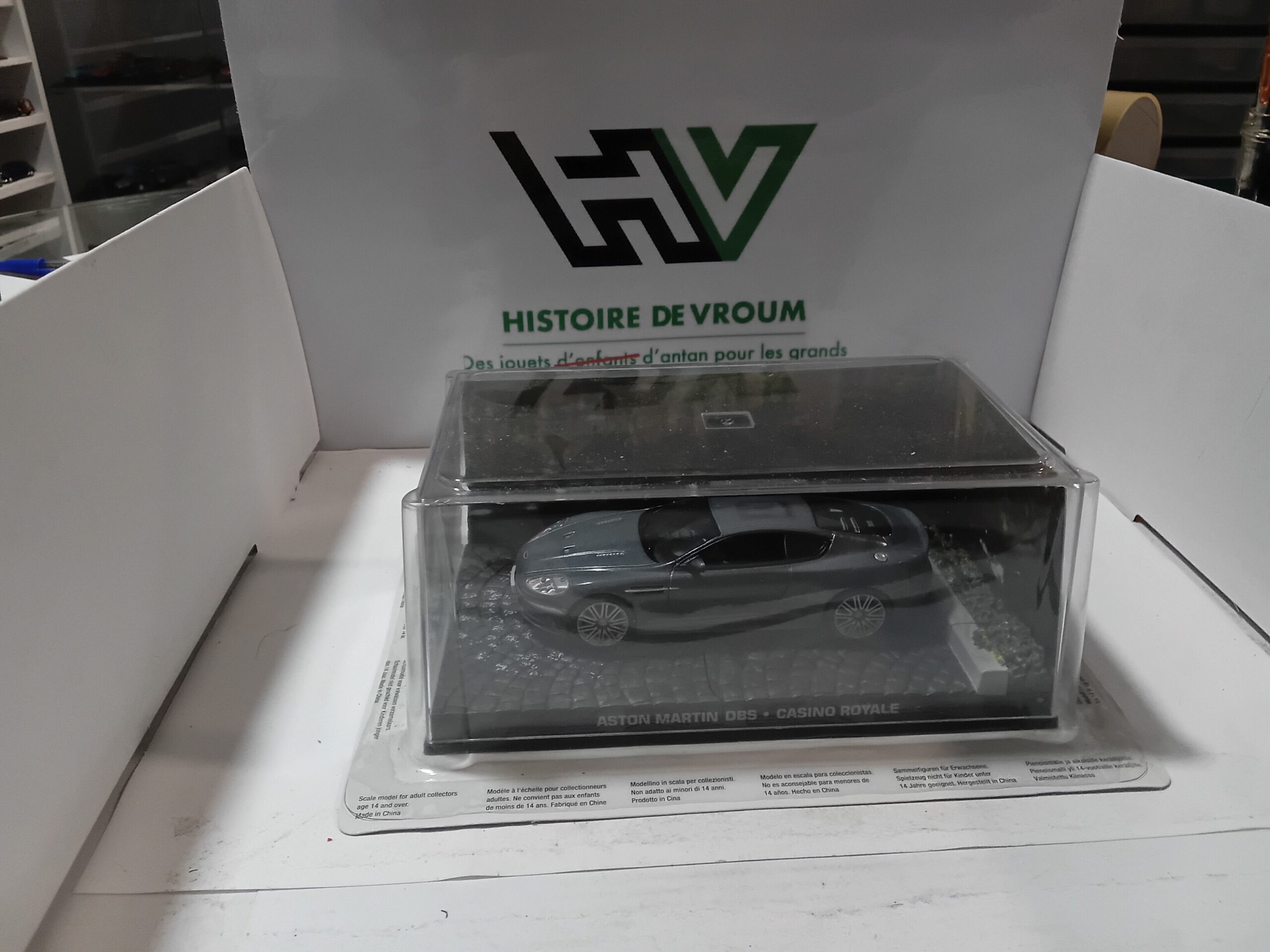 Aston Martin DBS - Casino Royale 007 James Bond + livret