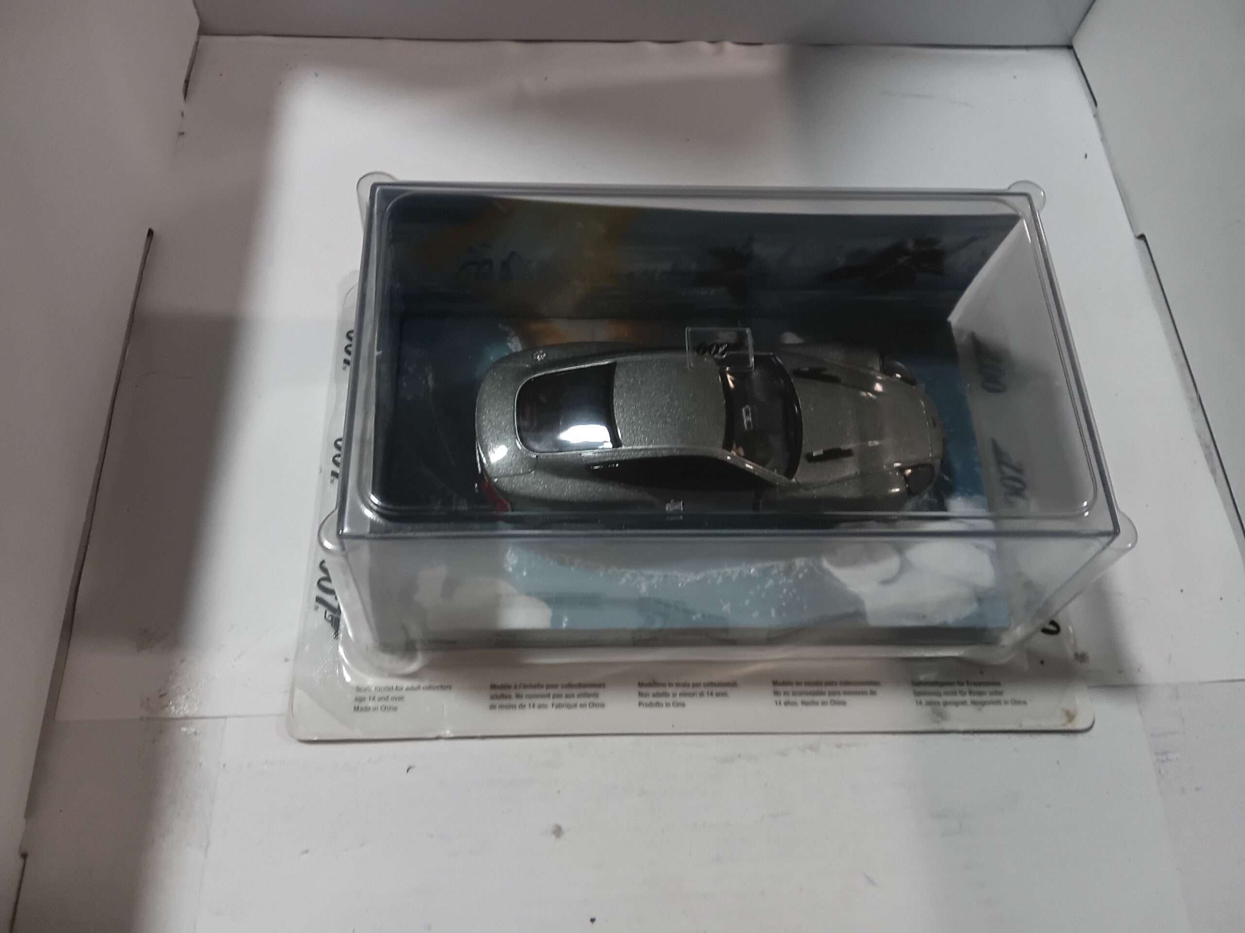 Aston Martin V12 Vanquish - Die Another Day 007 James Bond + livret – Image 5