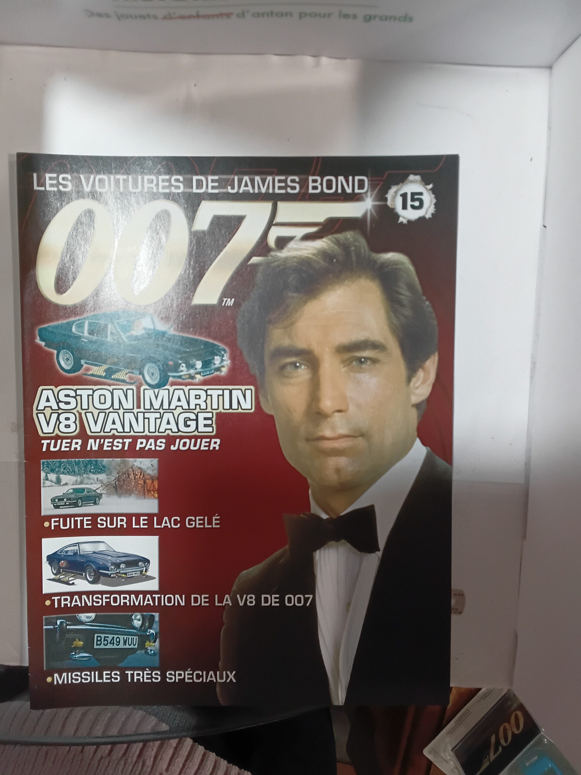 Aston Martin V8 Vantage - The Living Daylights 007 James Bond + livret – Image 7