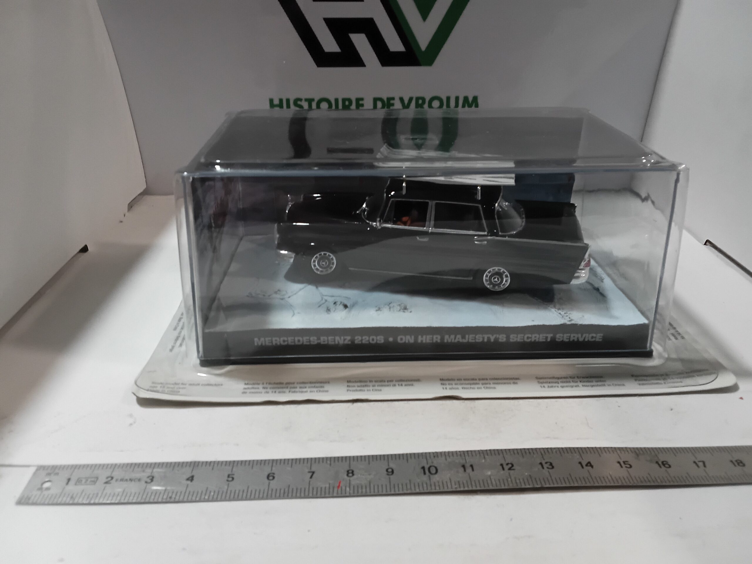 Mercedes-Benz 220S - On Her Majesty's Secret Service 007 James Bond + livret