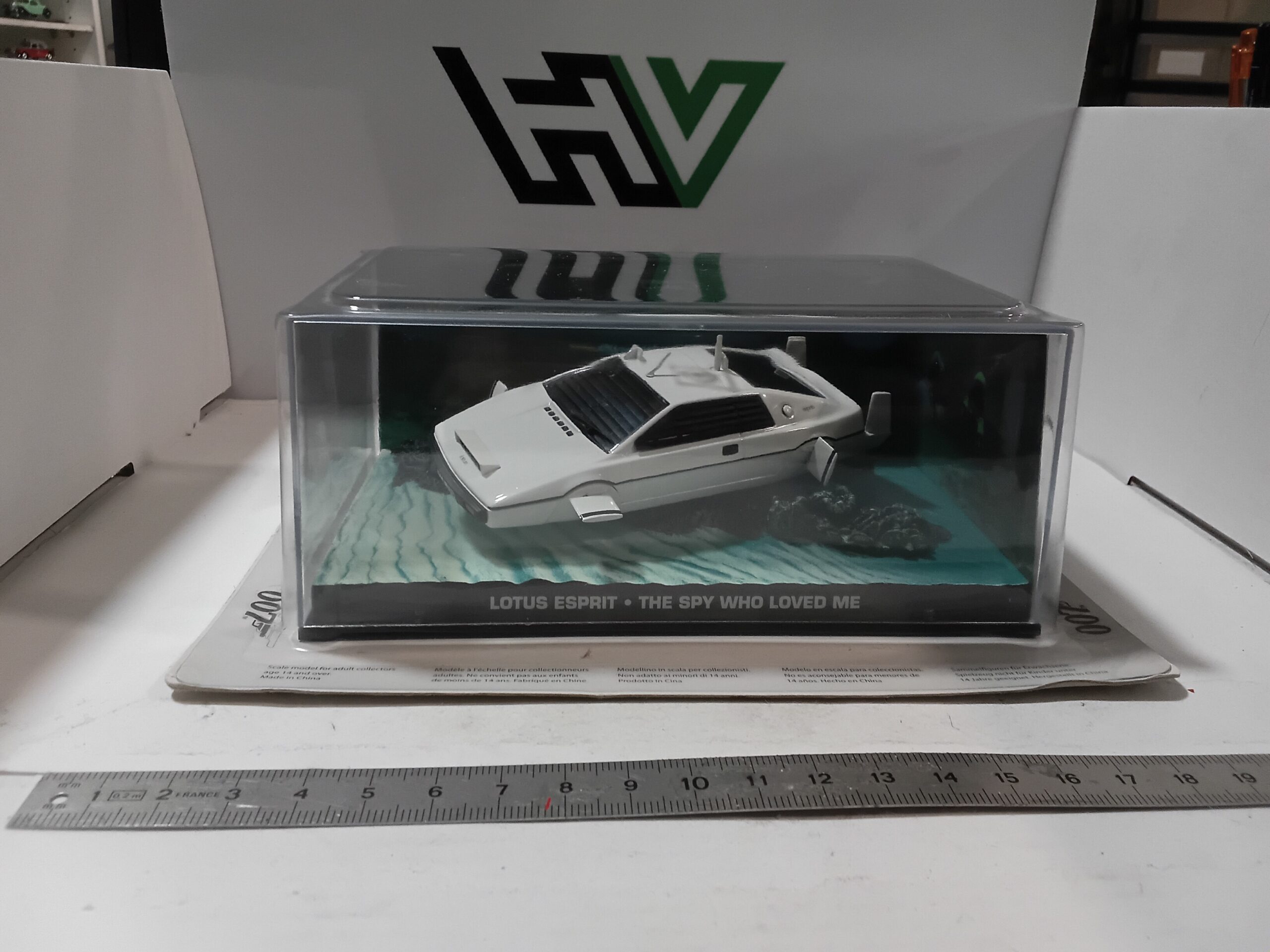 Lotus Esprit - The Spy Who Loved Me 007 James Bond + livret