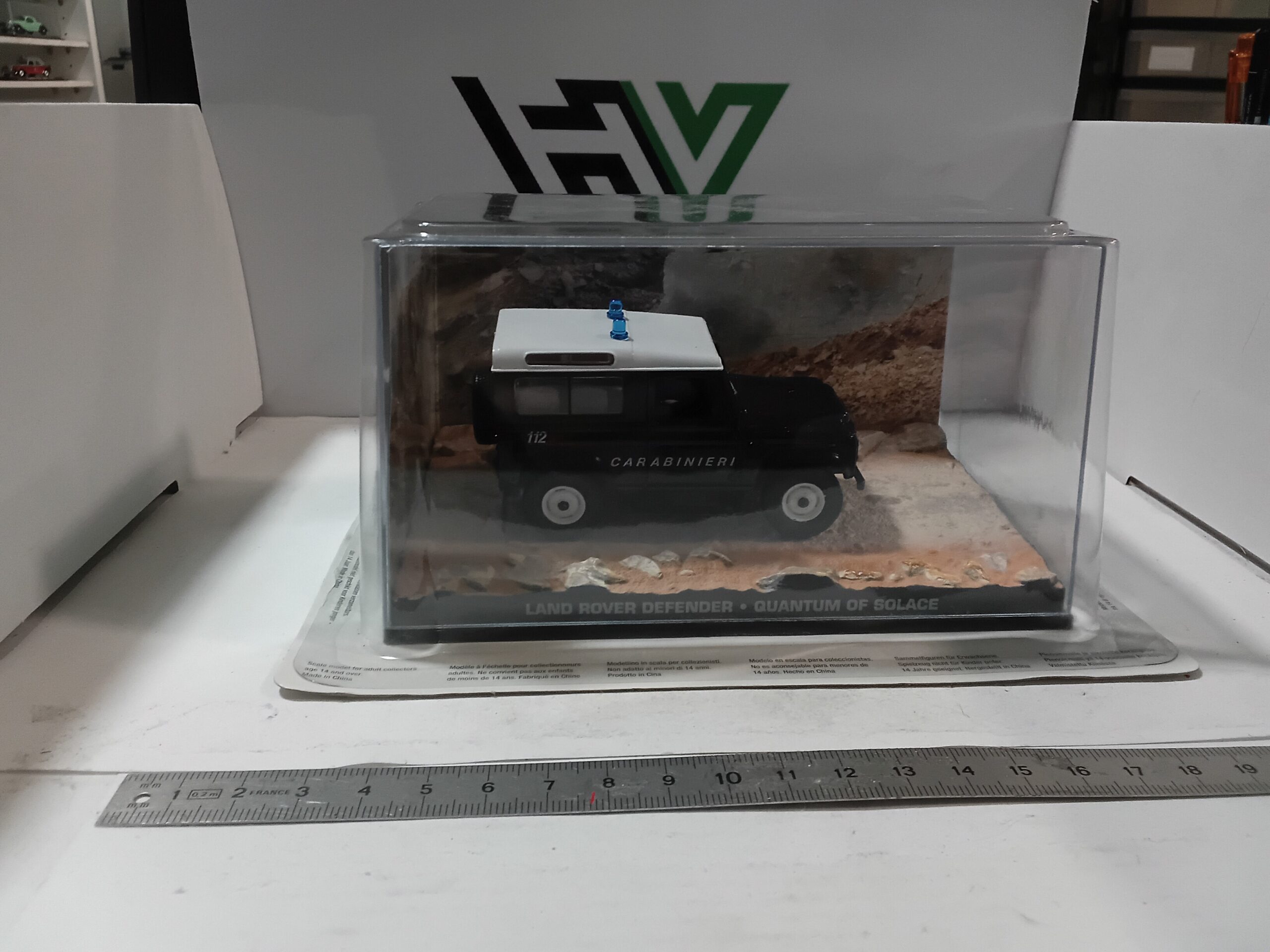 Land Rover Defender - Quantum of Solage 007 James Bond + livret