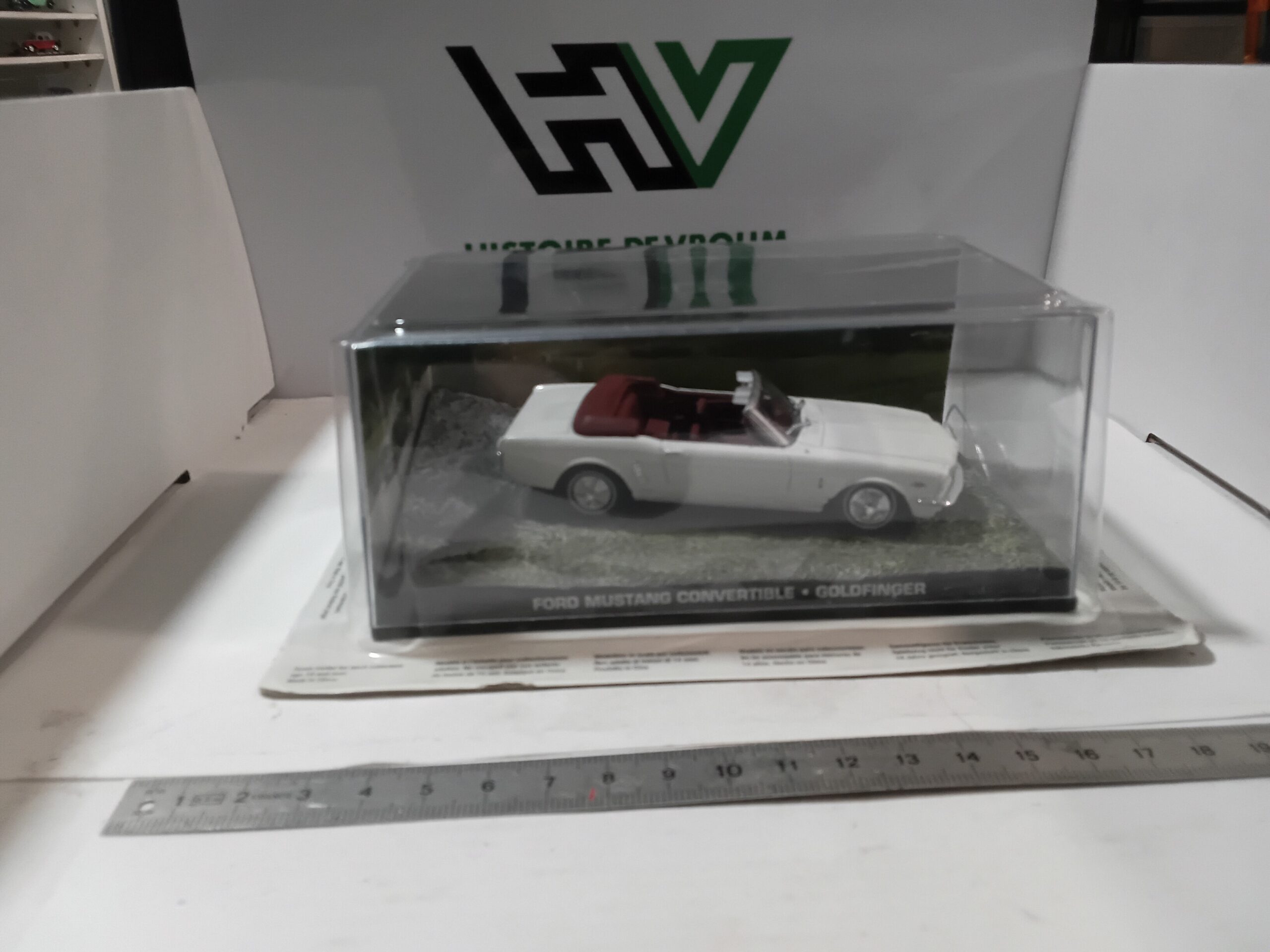 Ford Mustang Convertible - Goldfinger 007 James Bond + livret