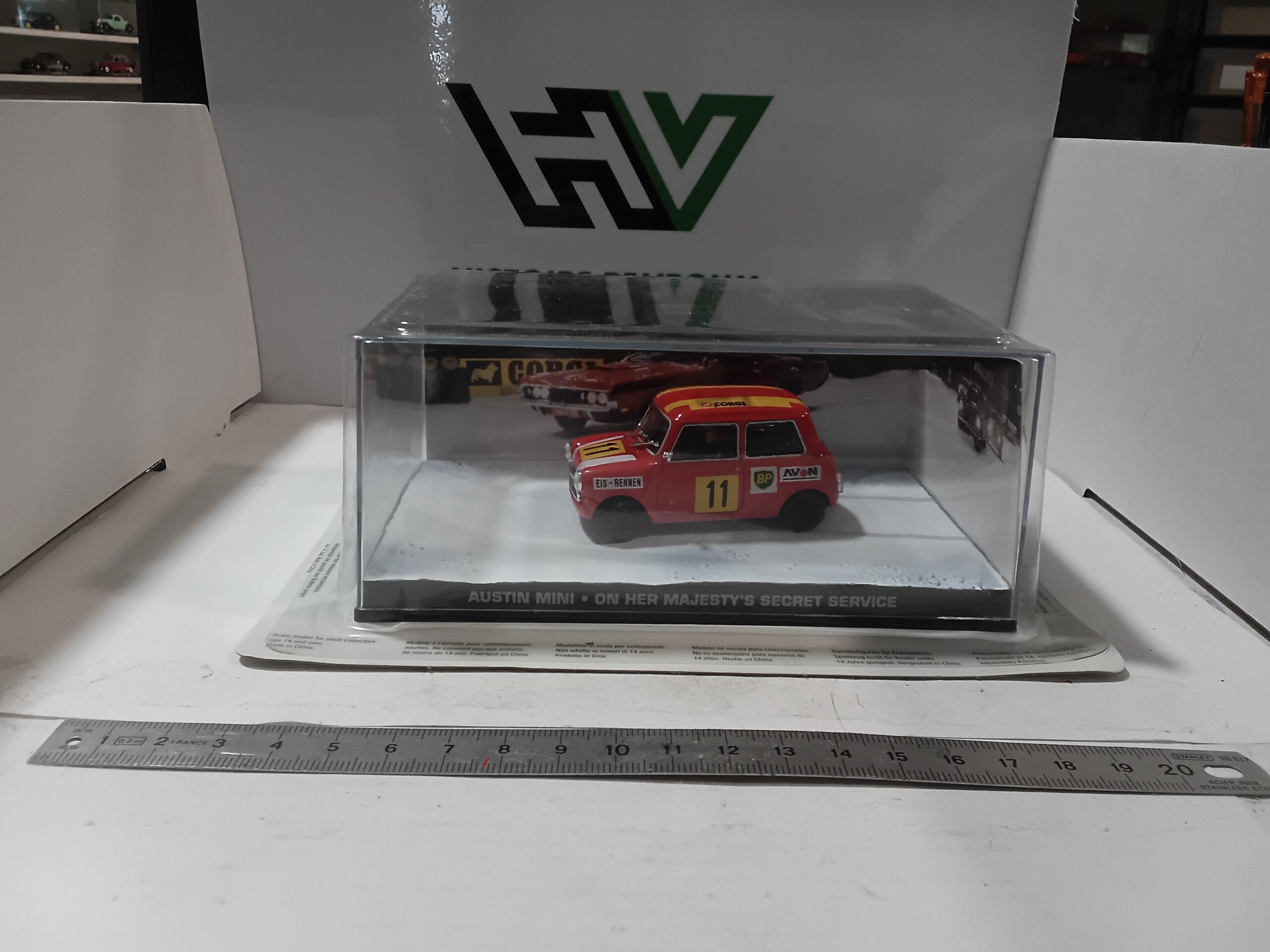 Austin Mini - On Her Majesty's Secret Service 007 James Bond + livret