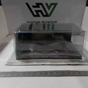 Land Rover Series III- The Living Daylights 007 James Bond + livret