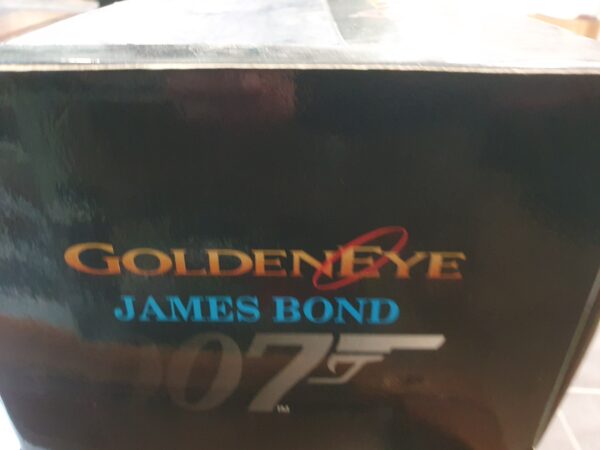 Collector James Bond 007 - BMW Z3 Roadster "Goldeneye" - UT Models 1/18 - Neuf en Boîte – Image 6