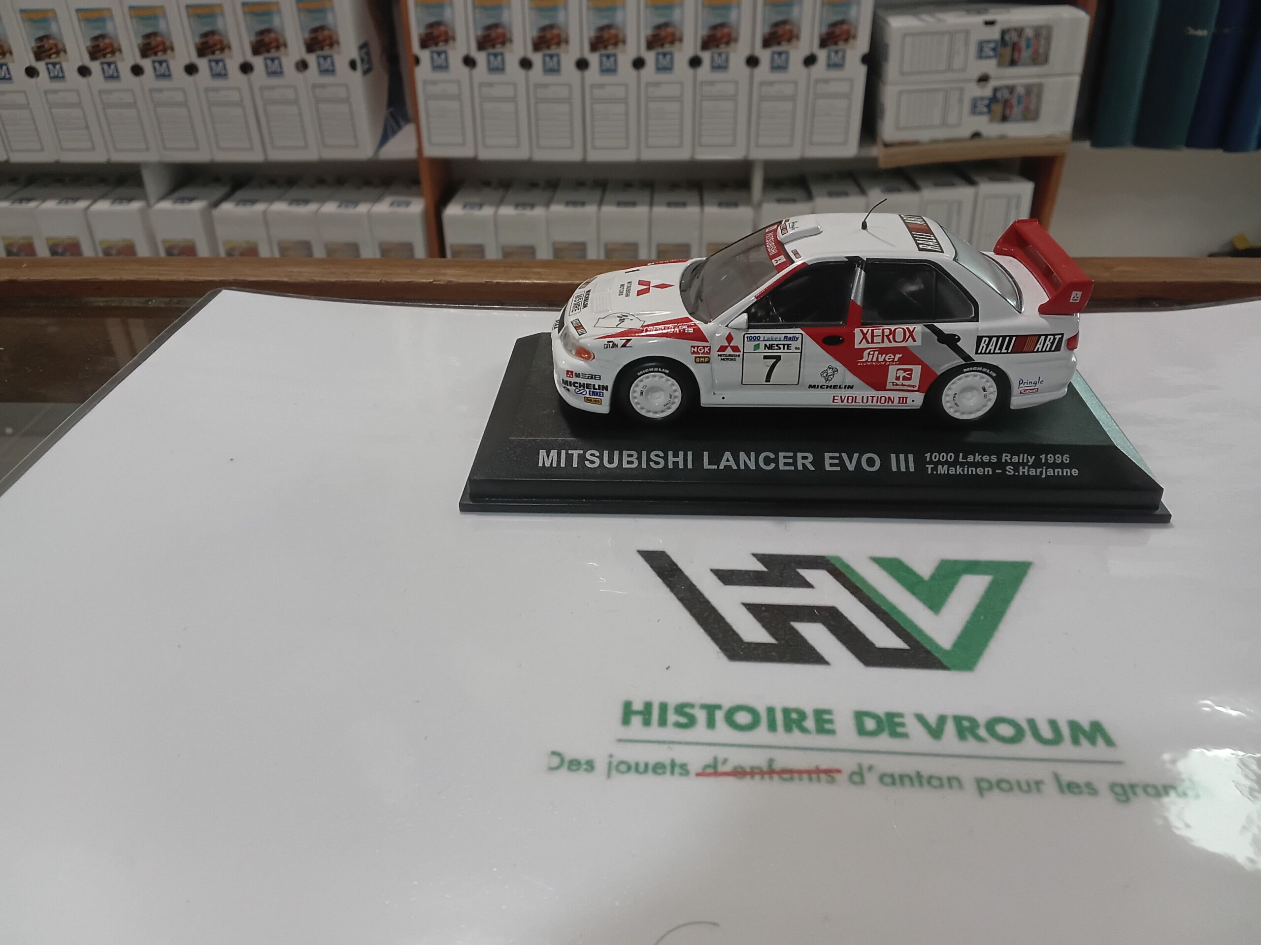 Miniature 1/43 - Mitsubishi Lancer Evo III #7 - Rallye 1000 Lakes 1996 (T. Mäkinen) - Altaya/IXO