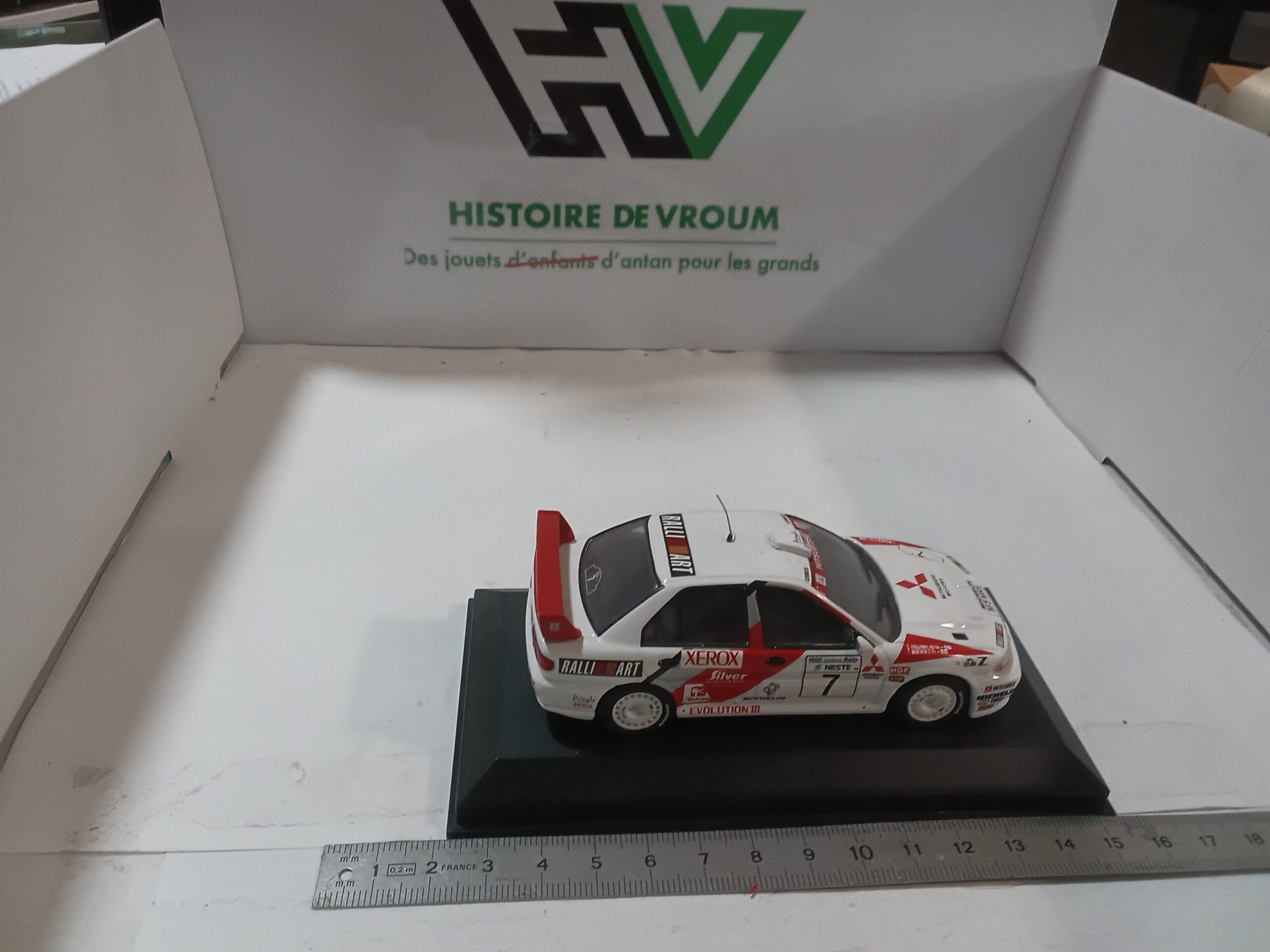 Miniature 1/43 - Mitsubishi Lancer Evo III #7 - Rallye 1000 Lakes 1996 (T. Mäkinen) - Altaya/IXO – Image 6