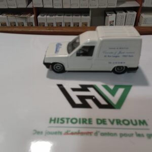 Miniature Solido 1/43 - Renault Express " Laurent de Beauvais " Blanche