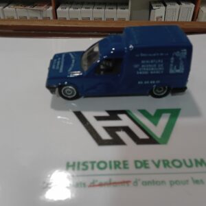 Miniature Solido 1/43 - Renault Express " Le Spécialiste de la Miniature " Blanche