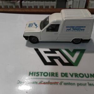 Miniature Solido 1/43 - Renault Express " Miniature Automobile 78480 Verneuil/Seine " Blanche