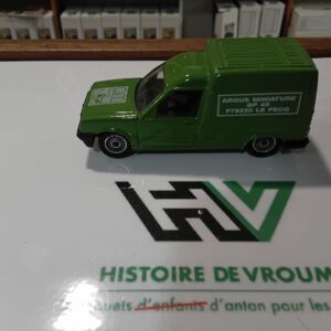 Miniature Solido 1/43 - Renault Express " Le Magazine International des Collectionneurs " Verte