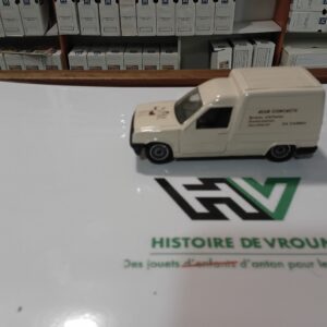 Miniature Solido 1/43 - Renault Express " Azur Contact 06 Cannes " Beige
