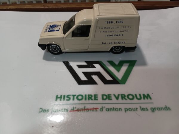Miniature Solido 1/43 - Renault Express " La Maison des Trains 75009 Paris " 1889/1989 Beige