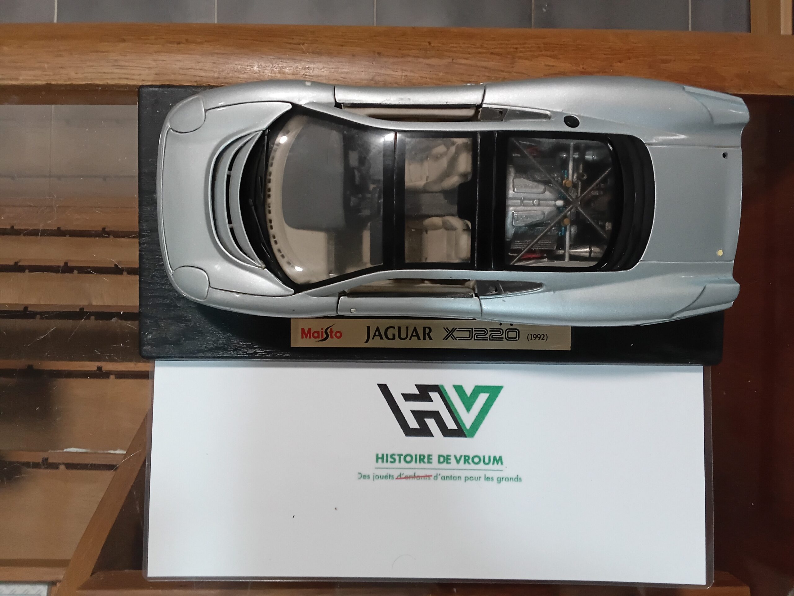 Jaguar XJ220 1992 1/18 Grise ( a restaurer aileron + retros ) – Image 5