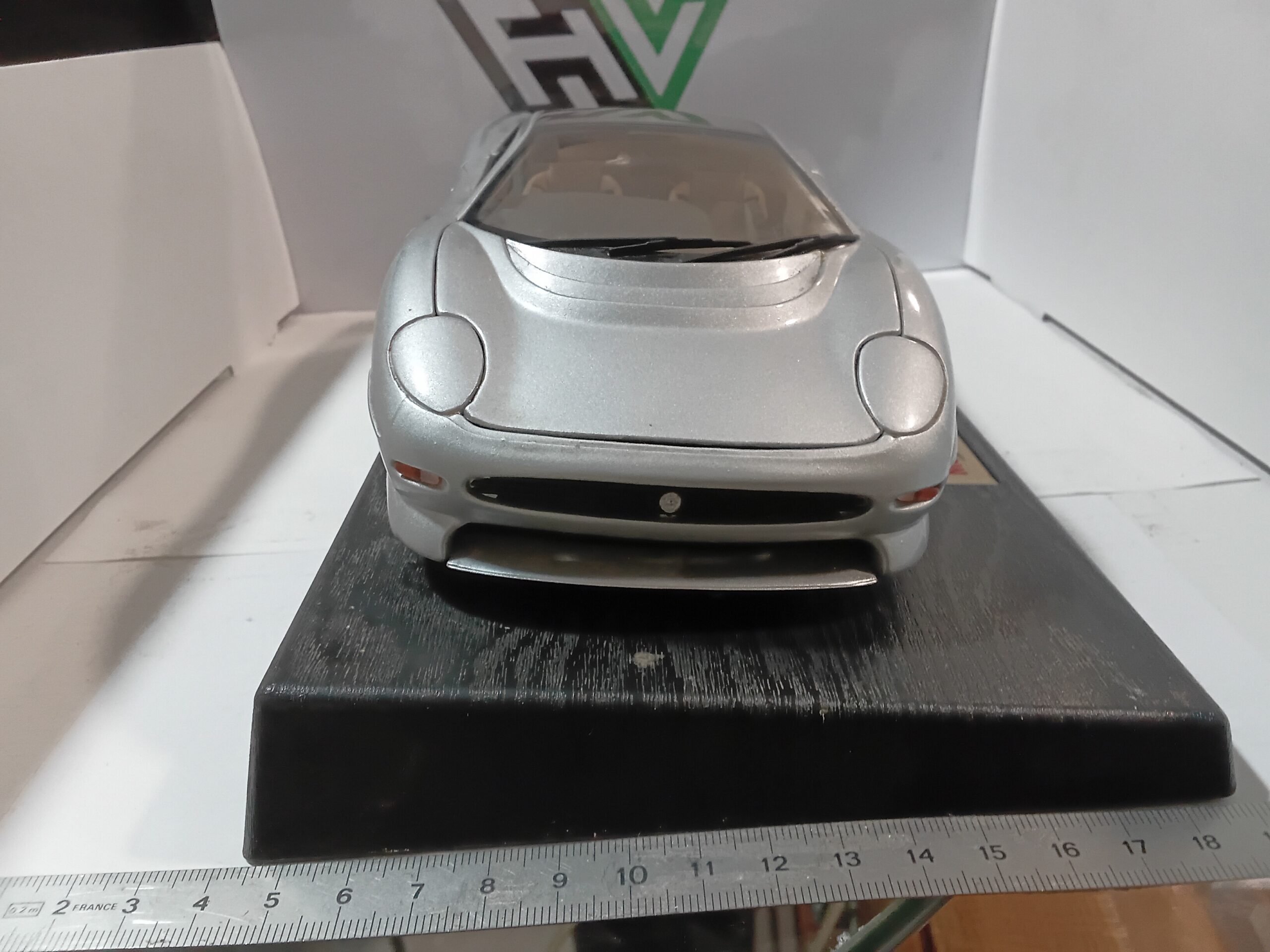 Jaguar XJ220 1992 1/18 Grise ( a restaurer aileron + retros ) – Image 6