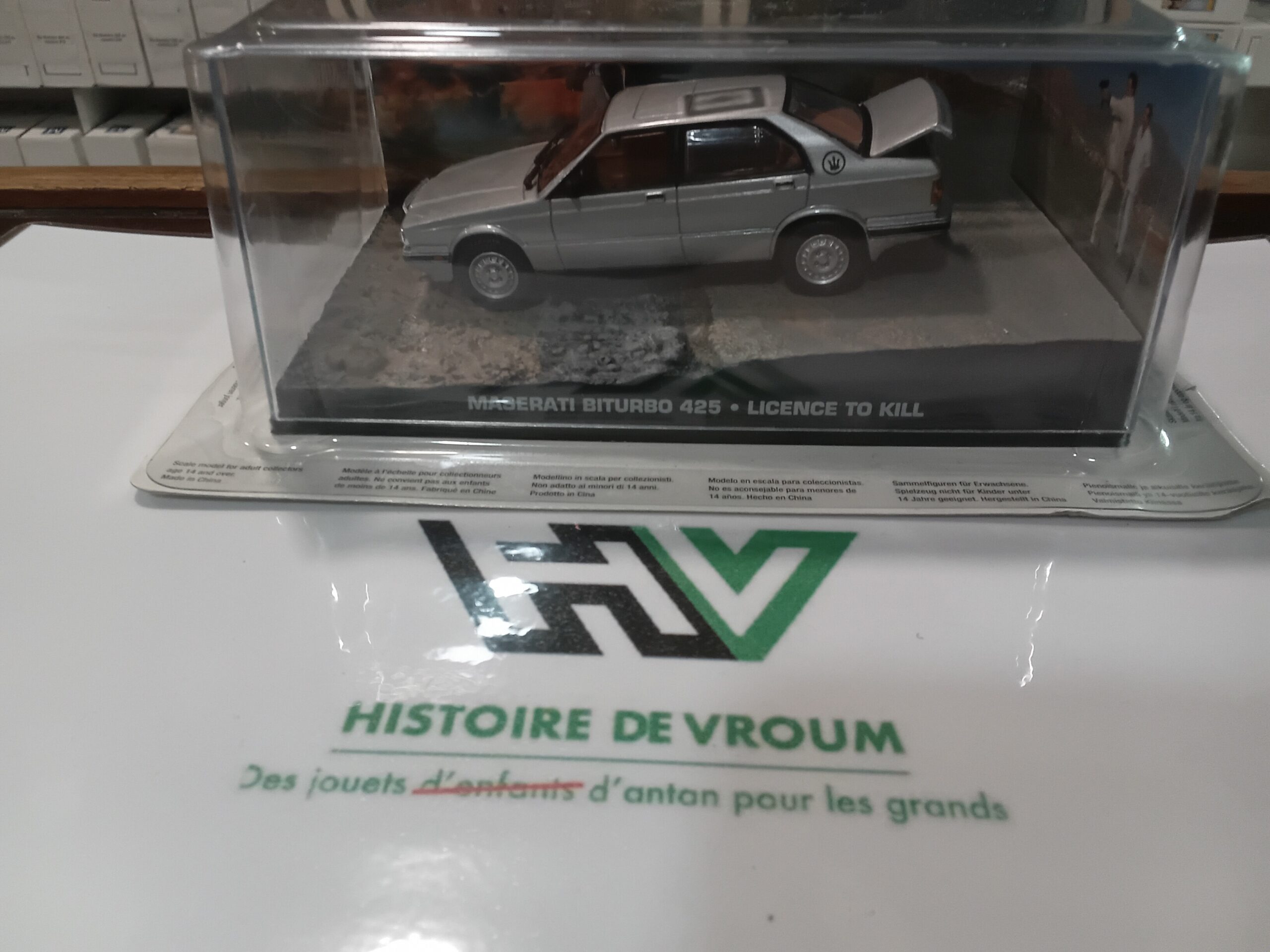 Maserati Biturbo 425 - Licence to Kill 007 James Bond + livret