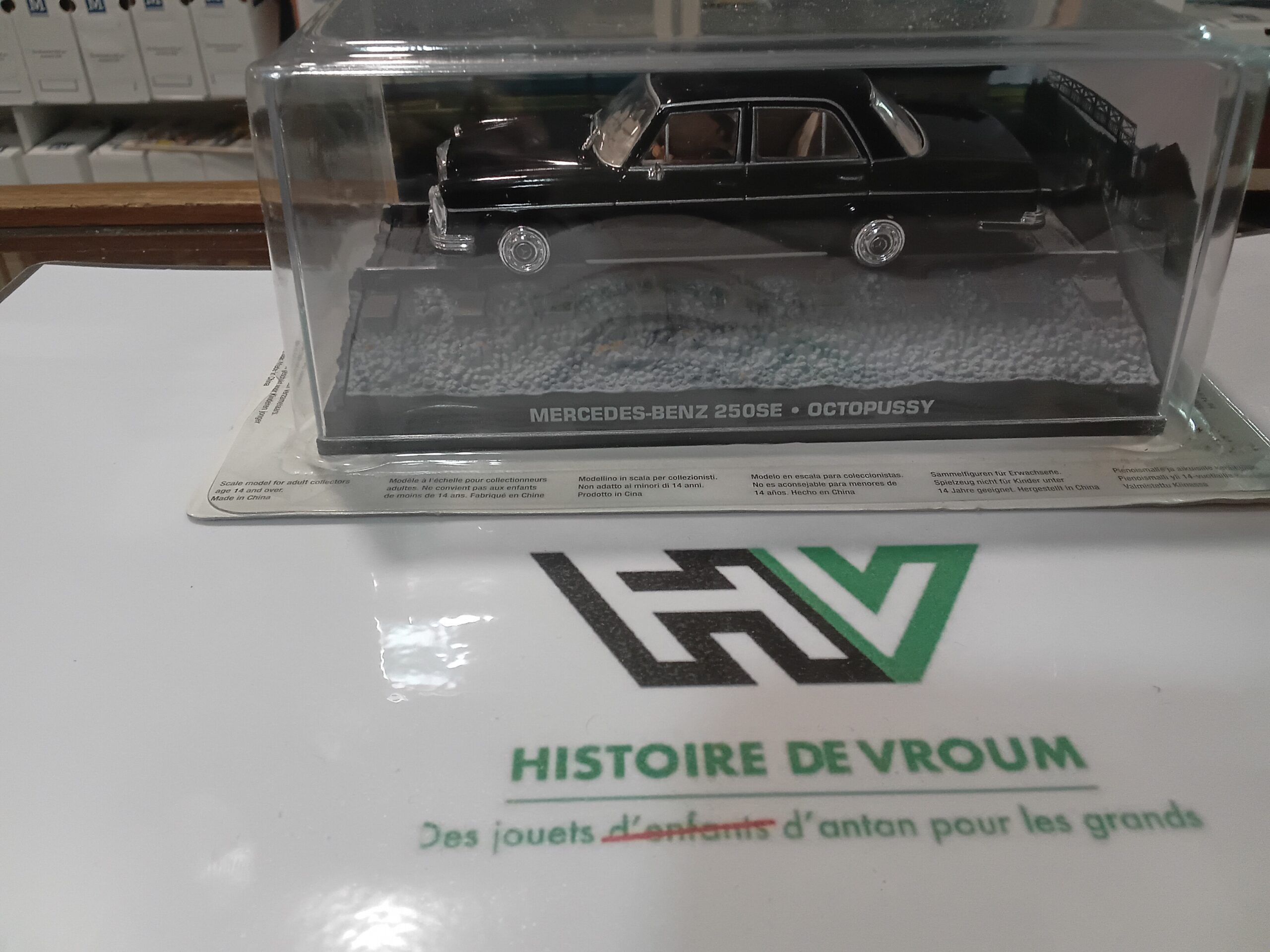 Mercedes Benz 250SE - Octopussy 007 James Bond + livret