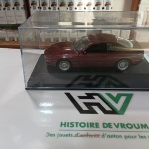 Miniature BMW 850i Coupé (E31) 1/43 Schabak - Couleur Bordeaux Métallisé - État Neuf en Vitrine