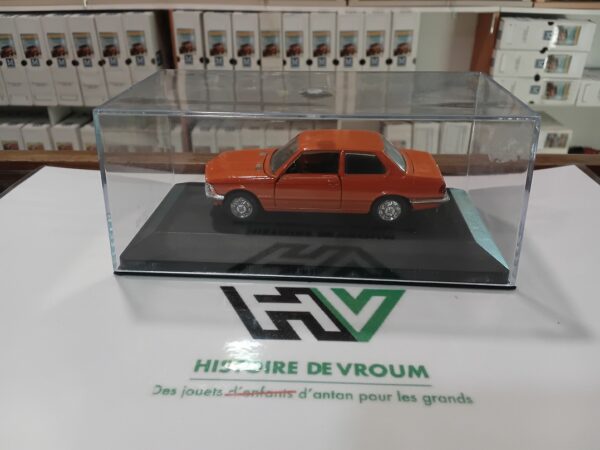 Miniature BMW 320 (E21) Orange - Schuco 1/43 - Sous Vitrine