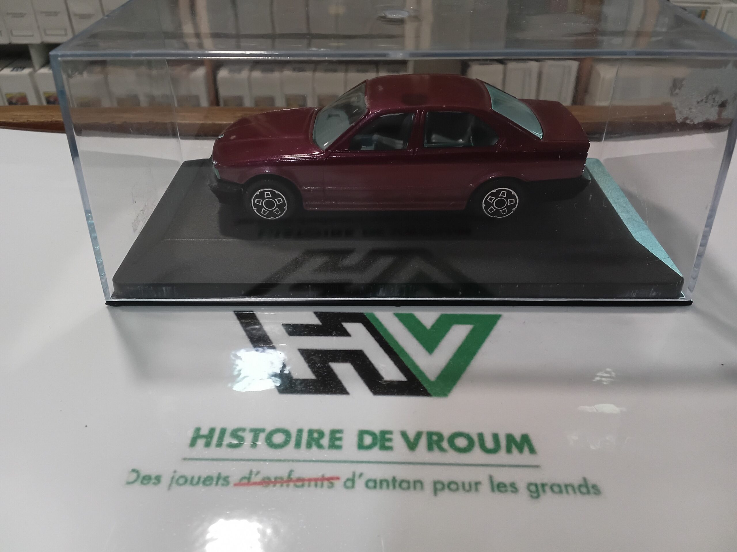 BMW 535 I 1/43 Violette Bugaro ( made in Italy )