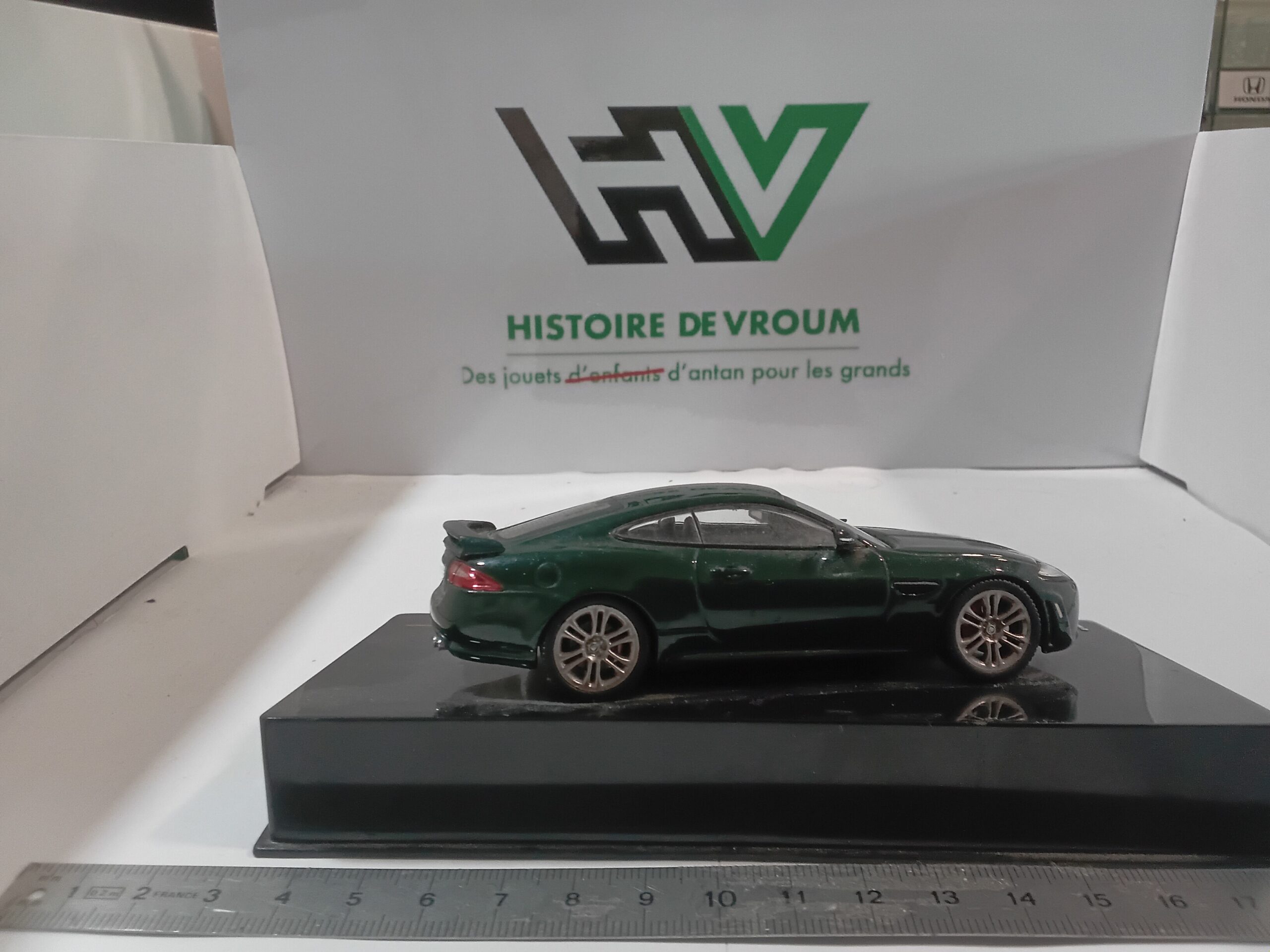 Jaguar XKR-S 2010 Verte Ixo Models 1/43 – Image 4
