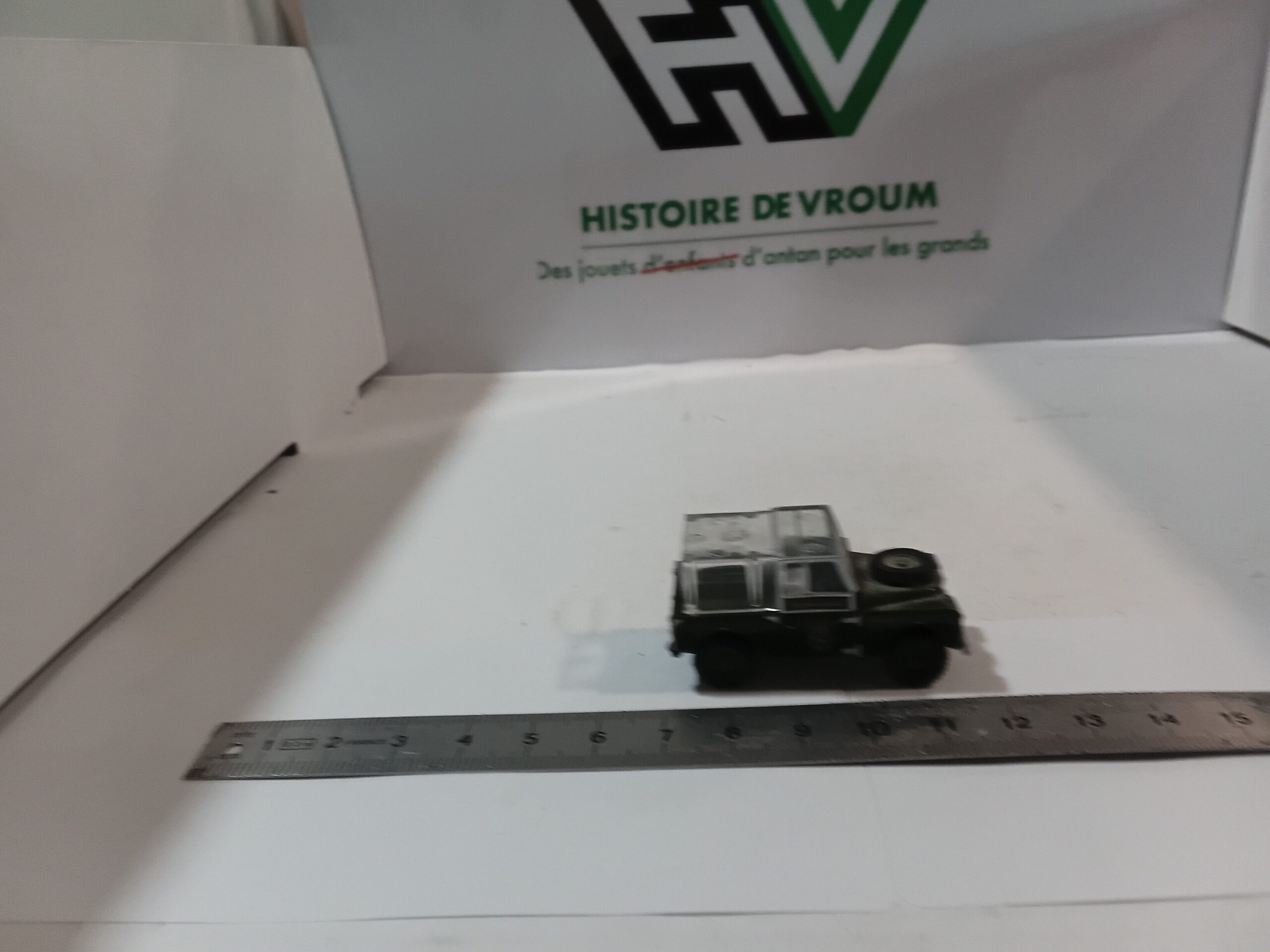 Land Rover Defender 90 1/76 Kaki – Image 5