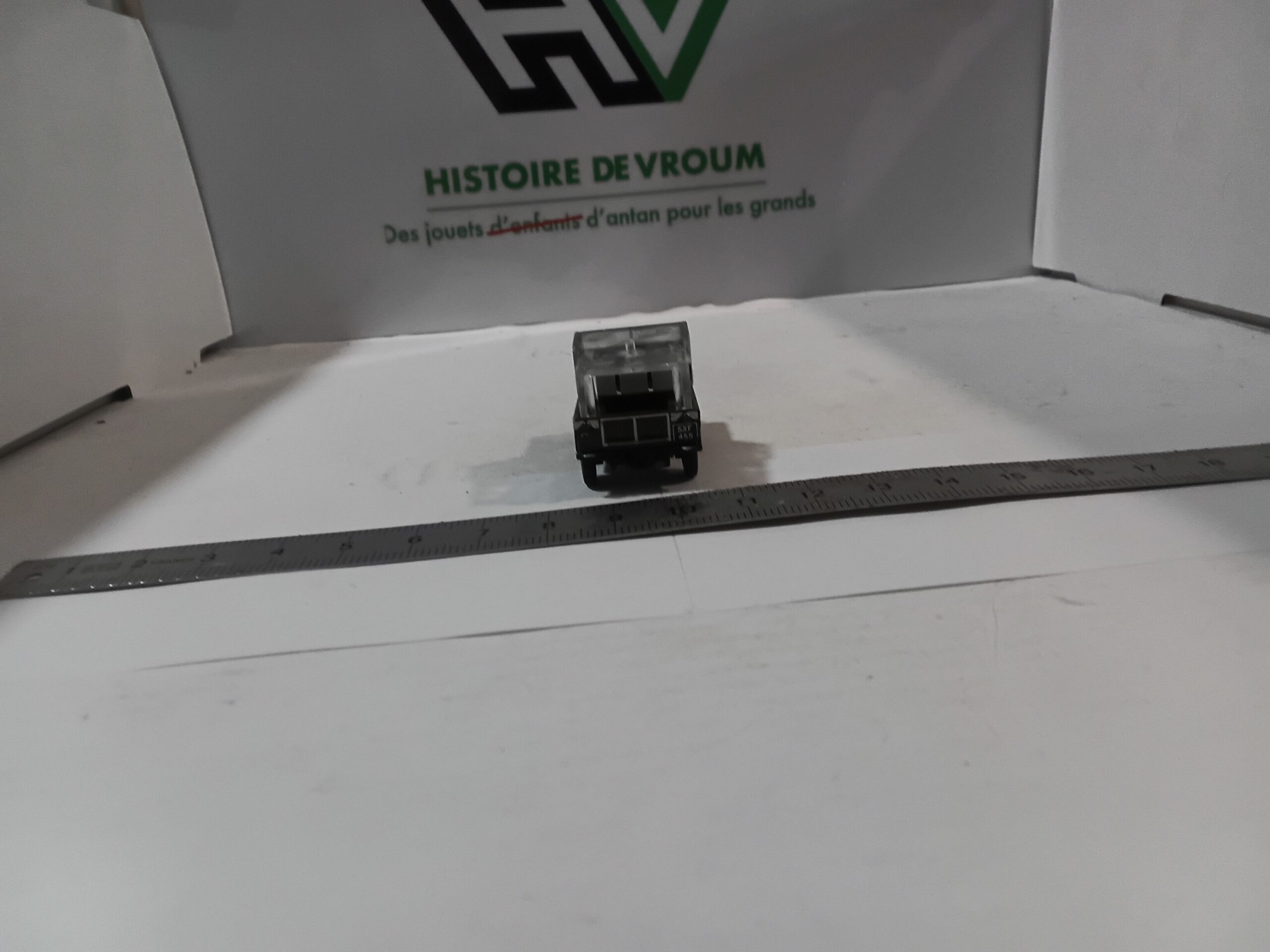 Land Rover Defender 90 1/76 Kaki – Image 8