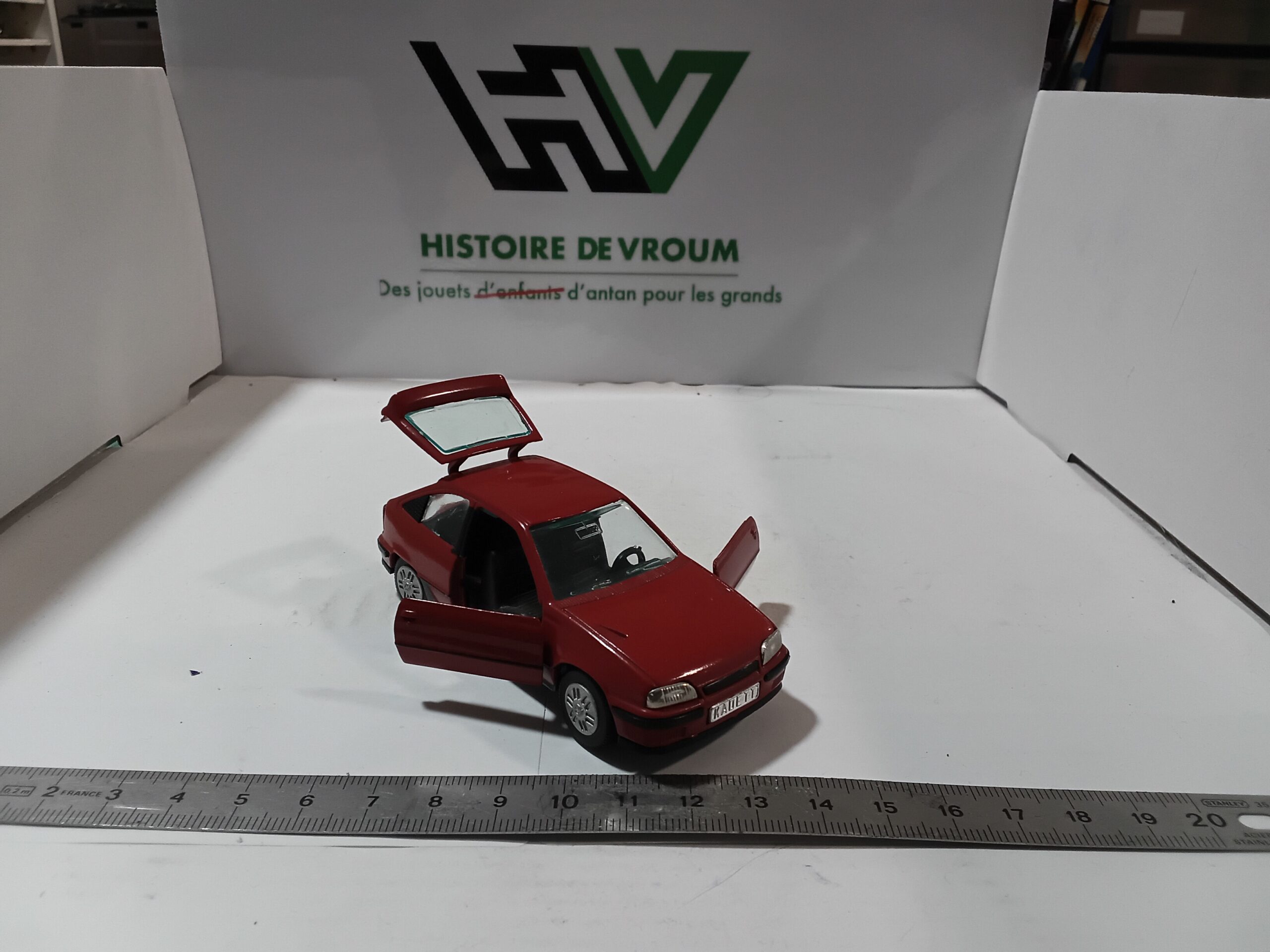 Miniature Opel Kadett GSi (Rouge) - GAMA - Échelle 1/43 - En Boîte Vitrine – Image 2