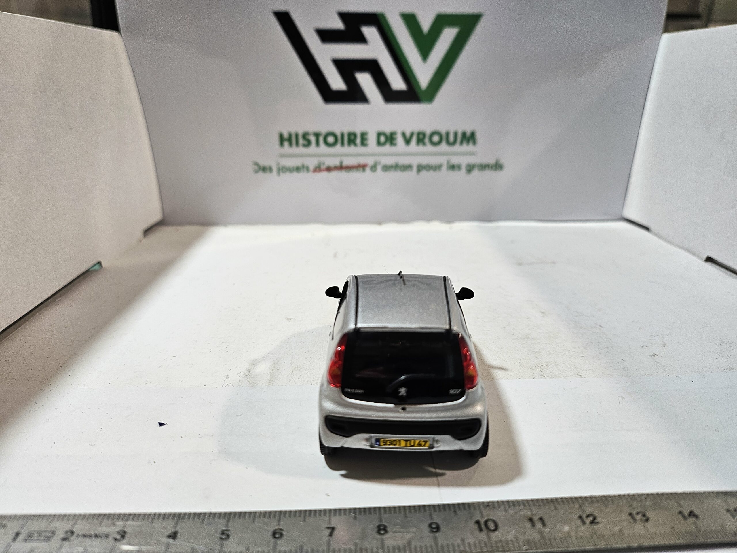 ✨ PEUGEOT 107 Gris Métal - Miniature NOREV 1/43 - Collection Citadine (Sous Vitrine) – Image 6