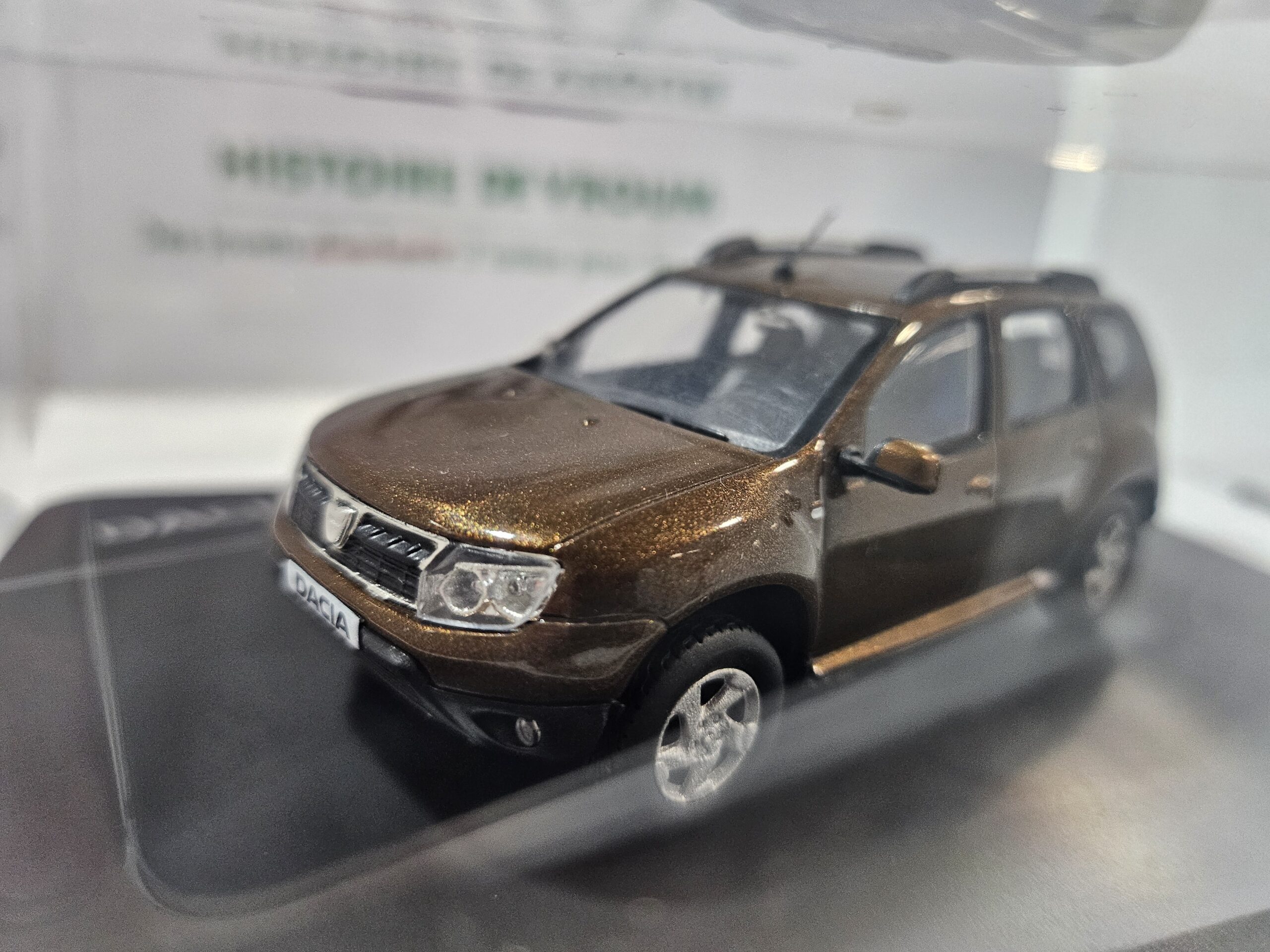 RARE Dacia Duster 2010 – Miniature 1/43 – Édition Constructeur DACIA (Boîte Originale) – BRUN – Image 4