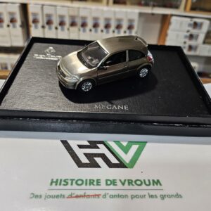 Miniature RARE Renault Mégane II Coupé (3 portes) 1/43 - Gris Champagne - Norev Concessionnaire