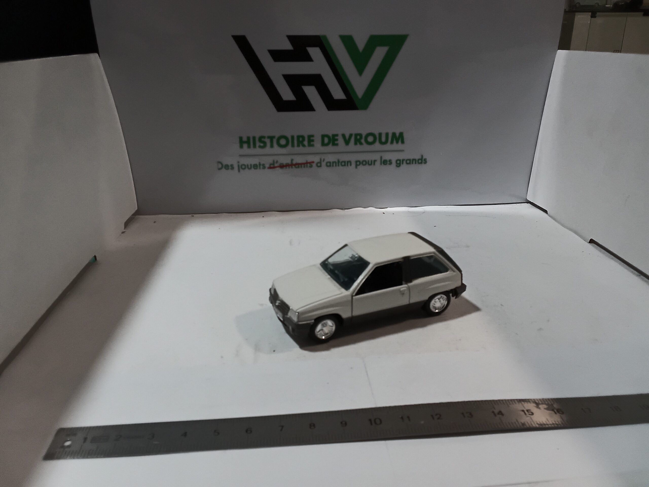 Opel Corsa A SR Blanche 1/43 1159 Gama – Image 3