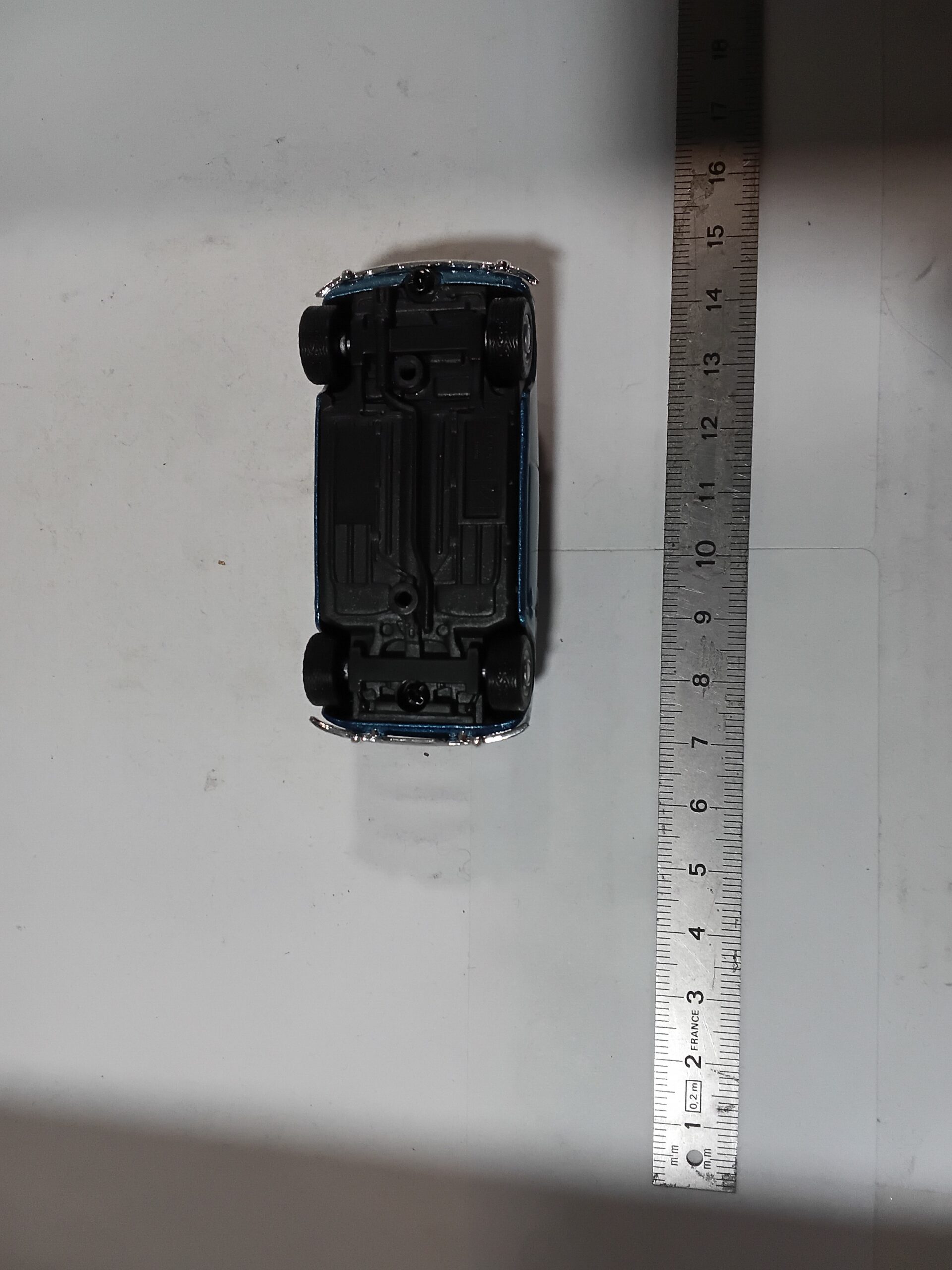 VW New Beetle Cabriolet 1/43 Jaune – Image 9