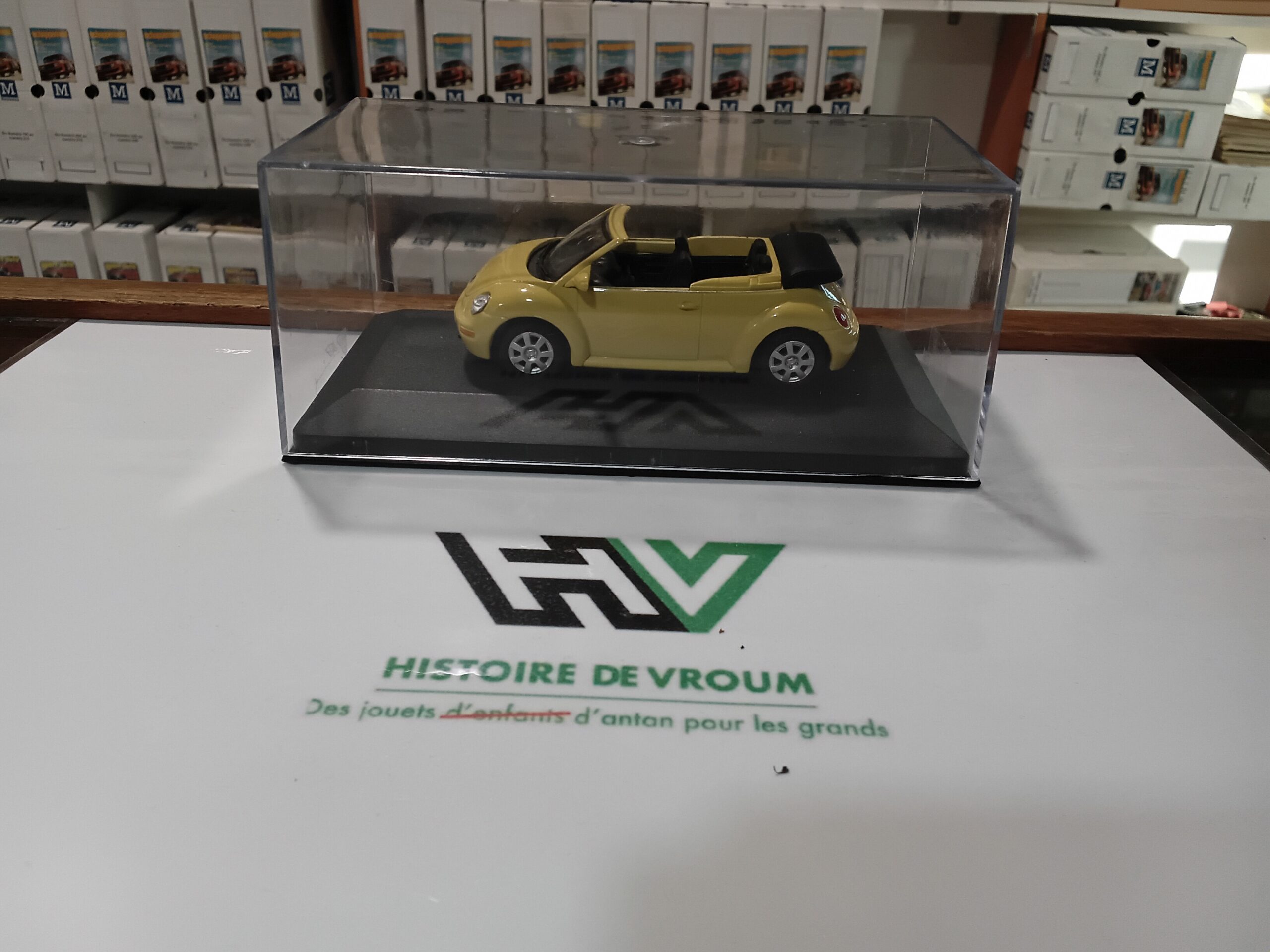 VW New Beetle Cabriolet 1/43 Jaune