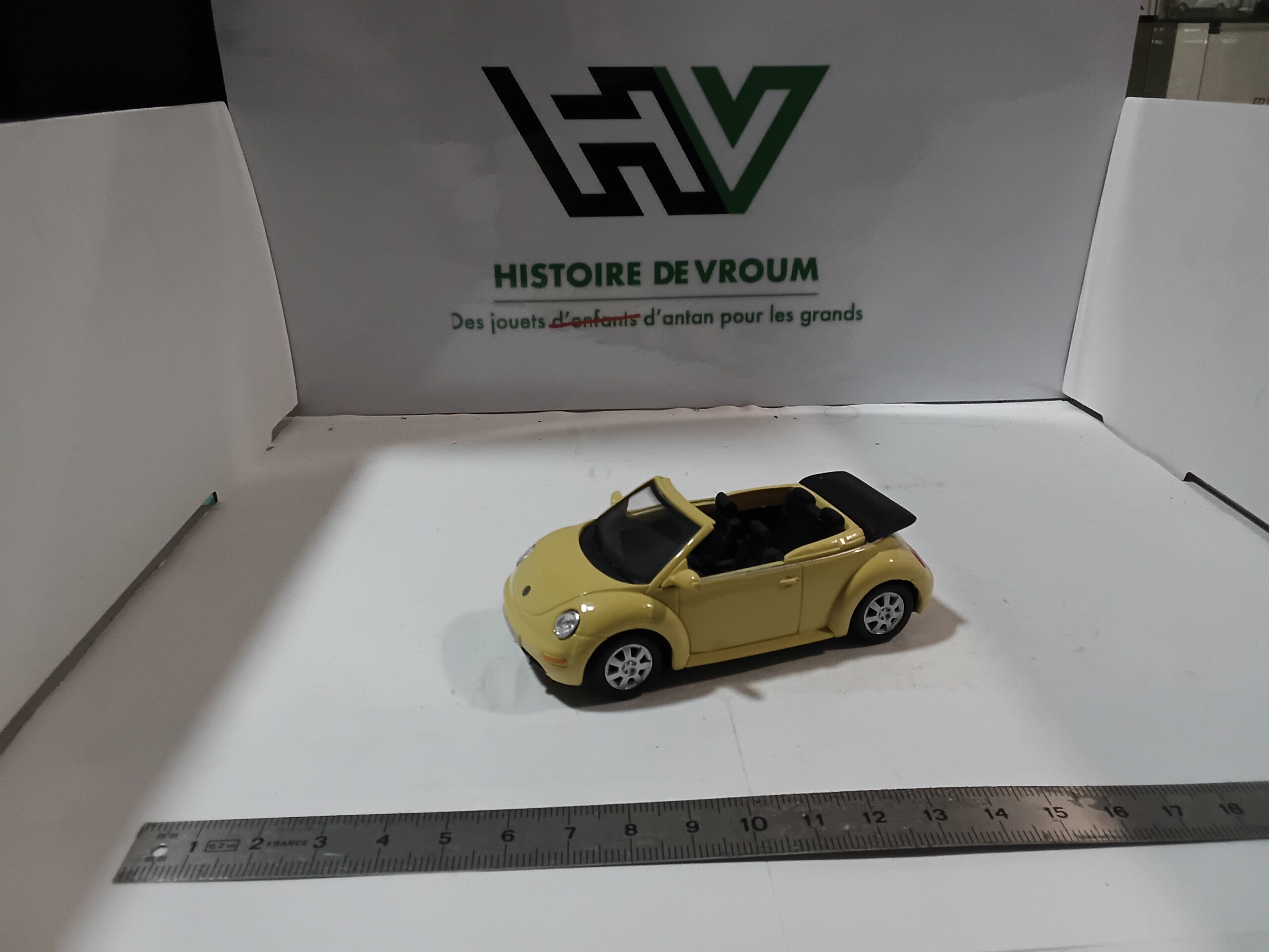 VW New Beetle Cabriolet 1/43 Jaune – Image 5