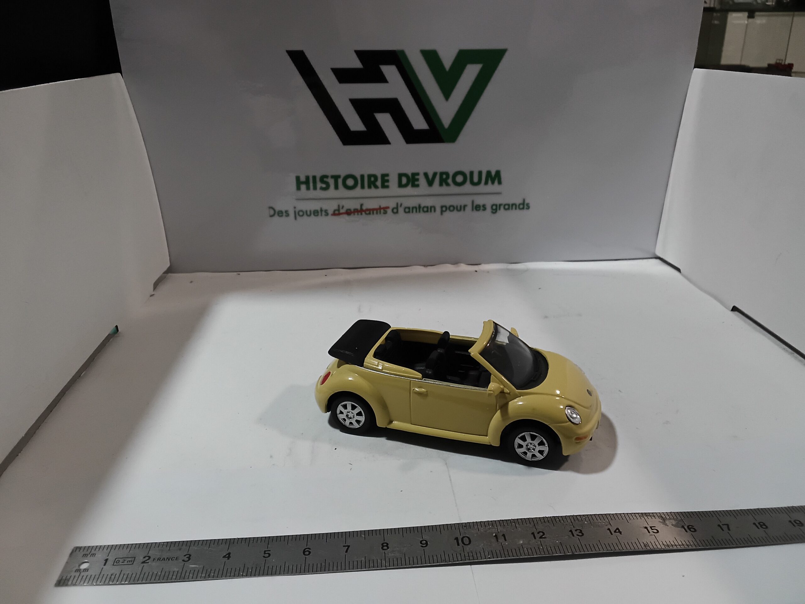 VW New Beetle Cabriolet 1/43 Jaune – Image 6