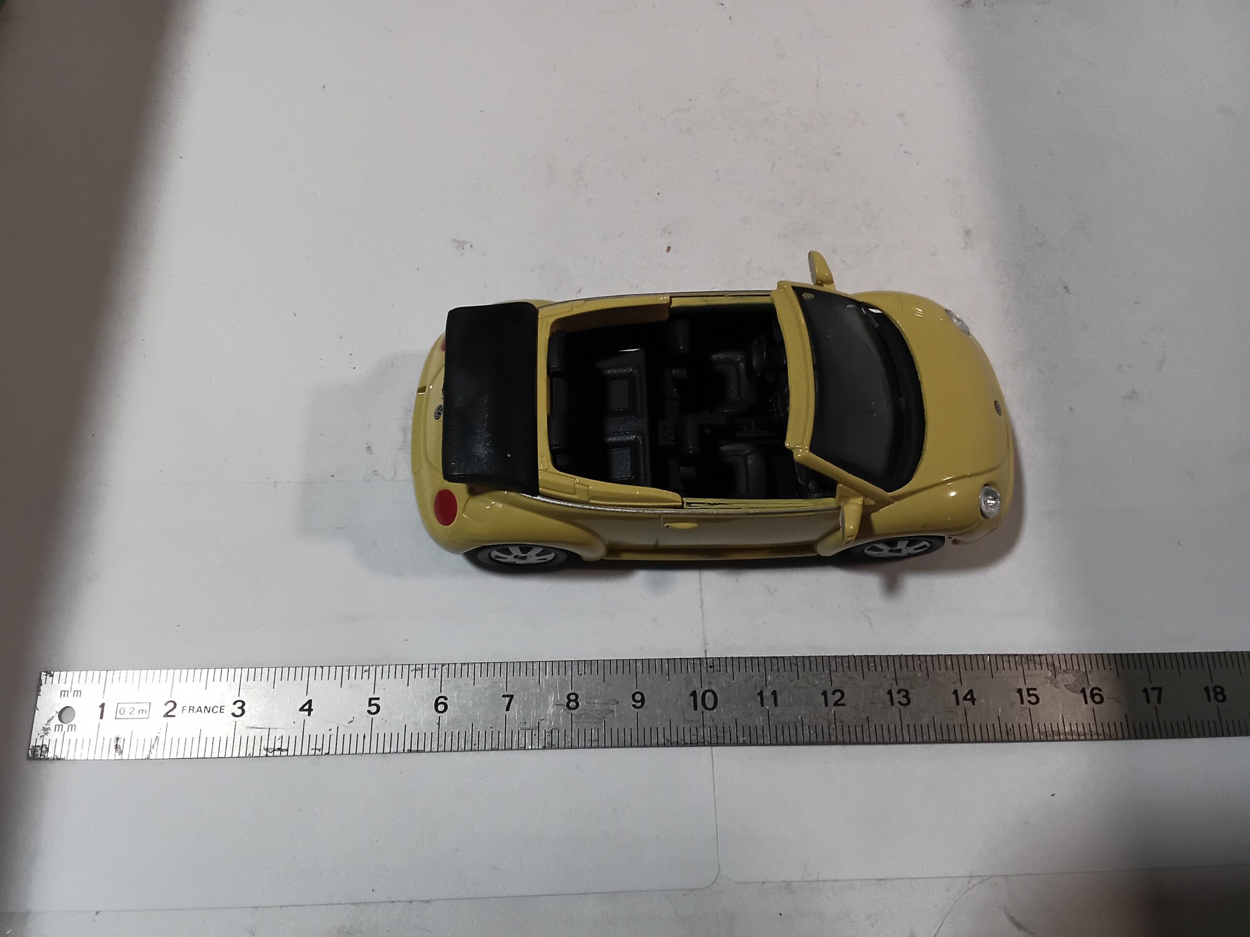 VW New Beetle Cabriolet 1/43 Jaune – Image 8