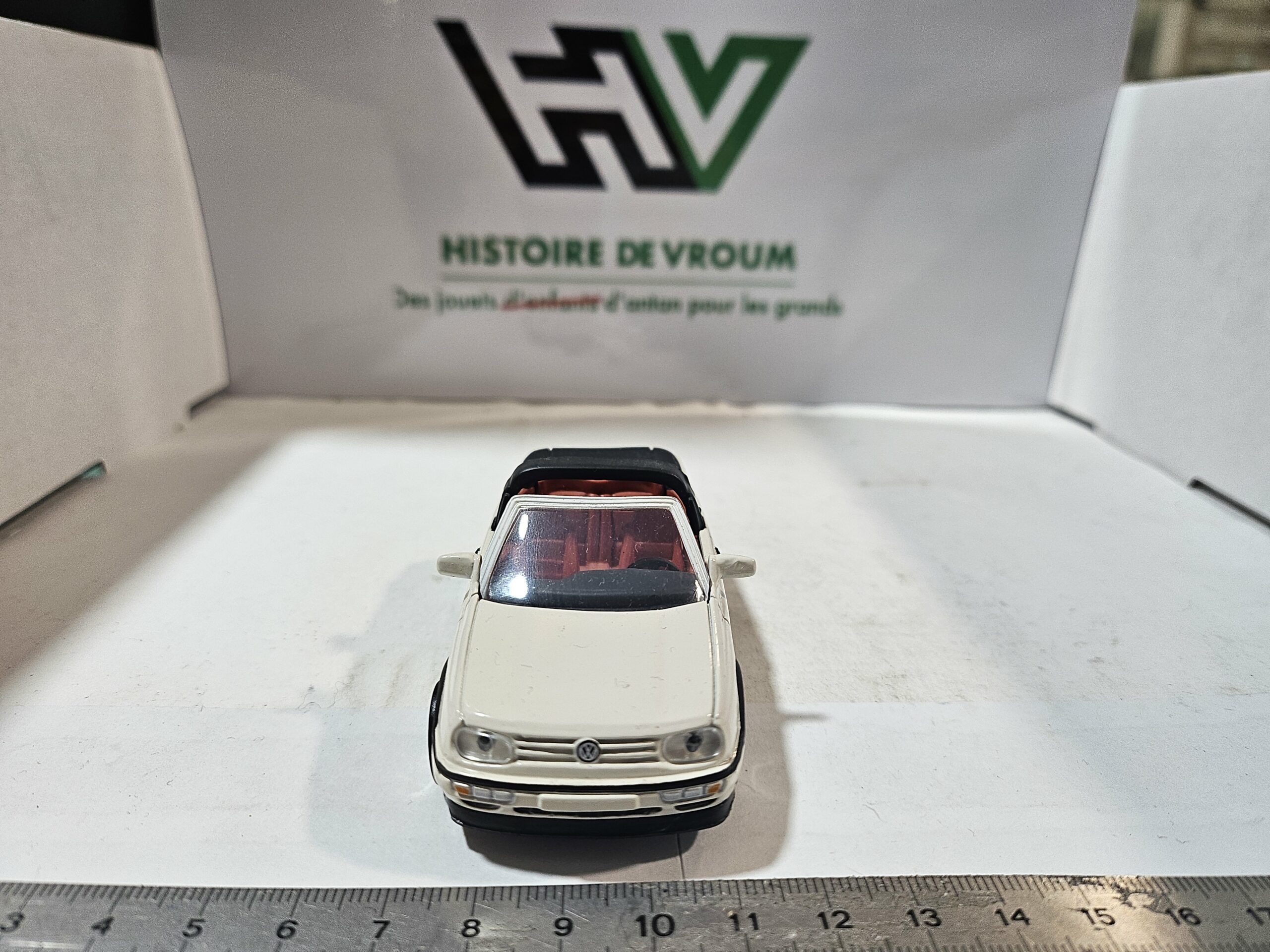 Miniature RARE VOLKSWAGEN GOLF III CABRIOLET (1993) 1/43 - NEWRAY - Blanc/Intérieur Bordeaux – Image 4