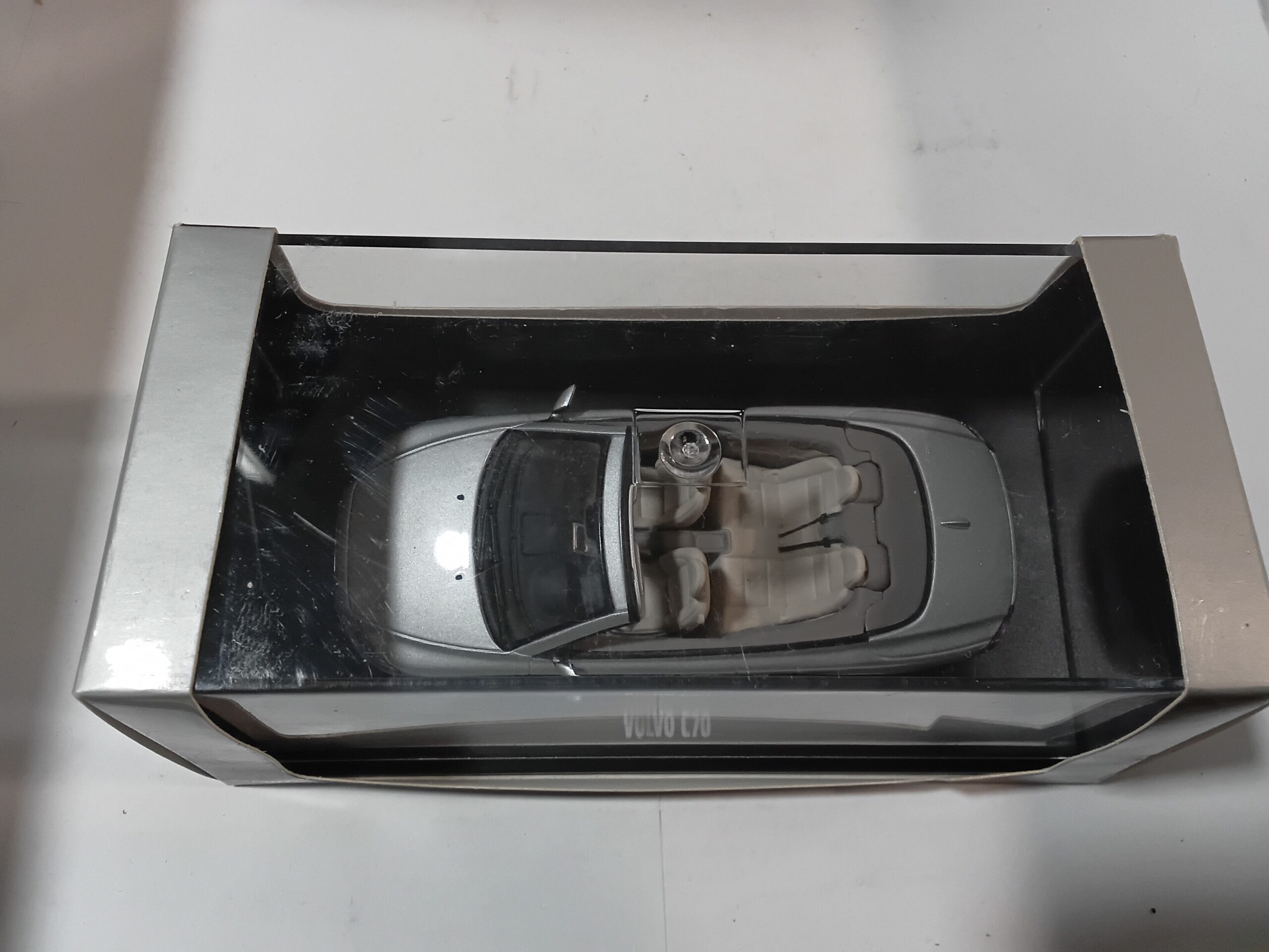 Volvo C70 Grise 2005 1/43 – Image 4