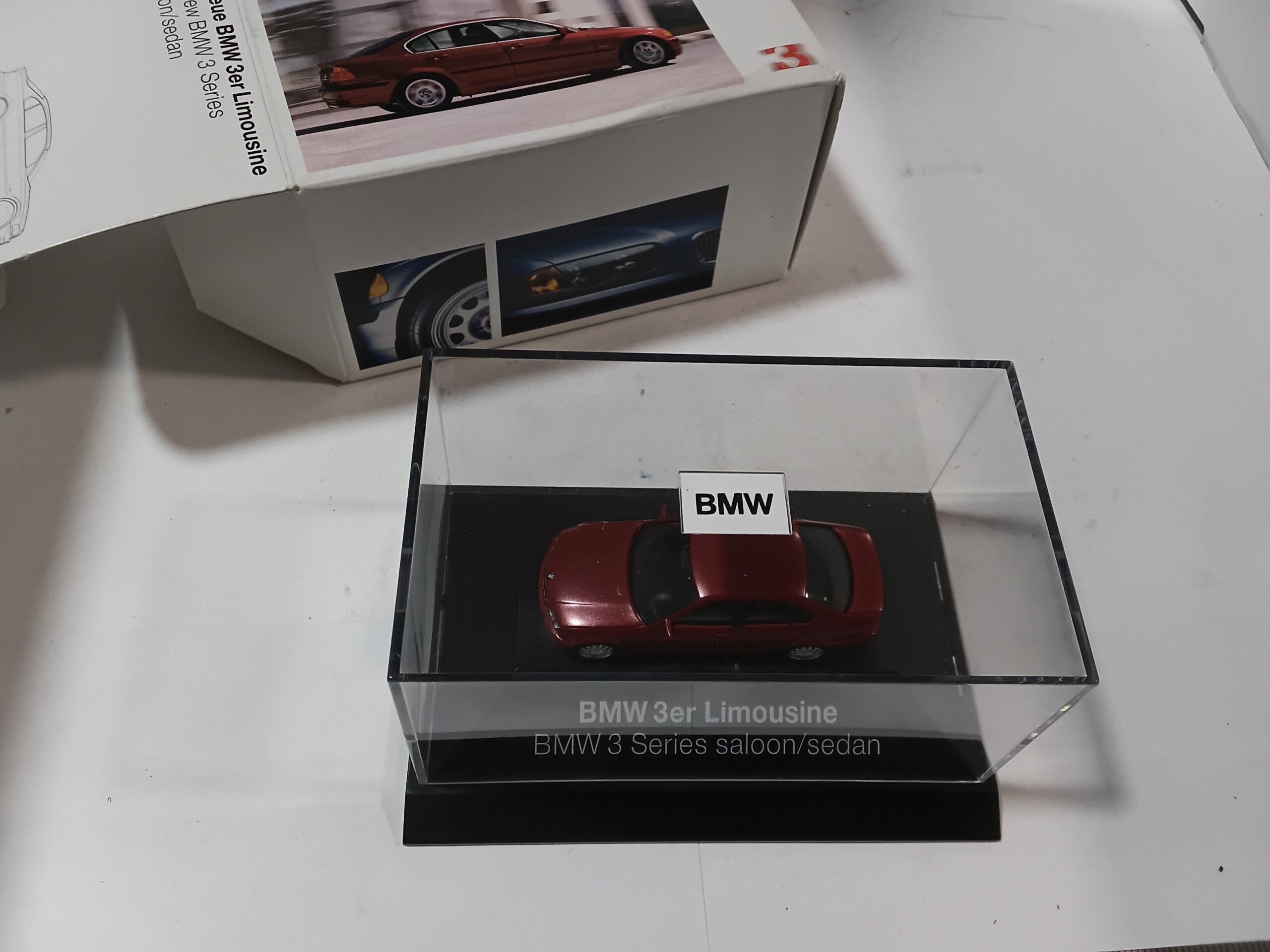 BMW 3 Series Limousine Rouge 1/43 – Image 4