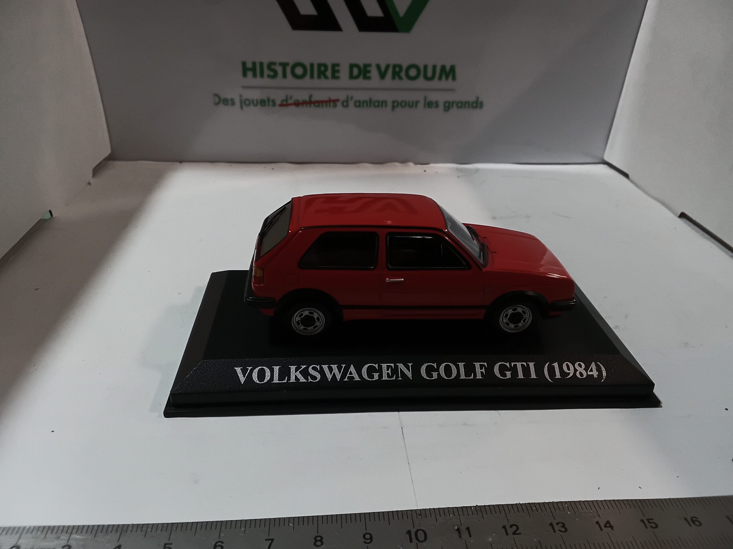 VW Golf GTI 1984 Rouge 1/43 – Image 3
