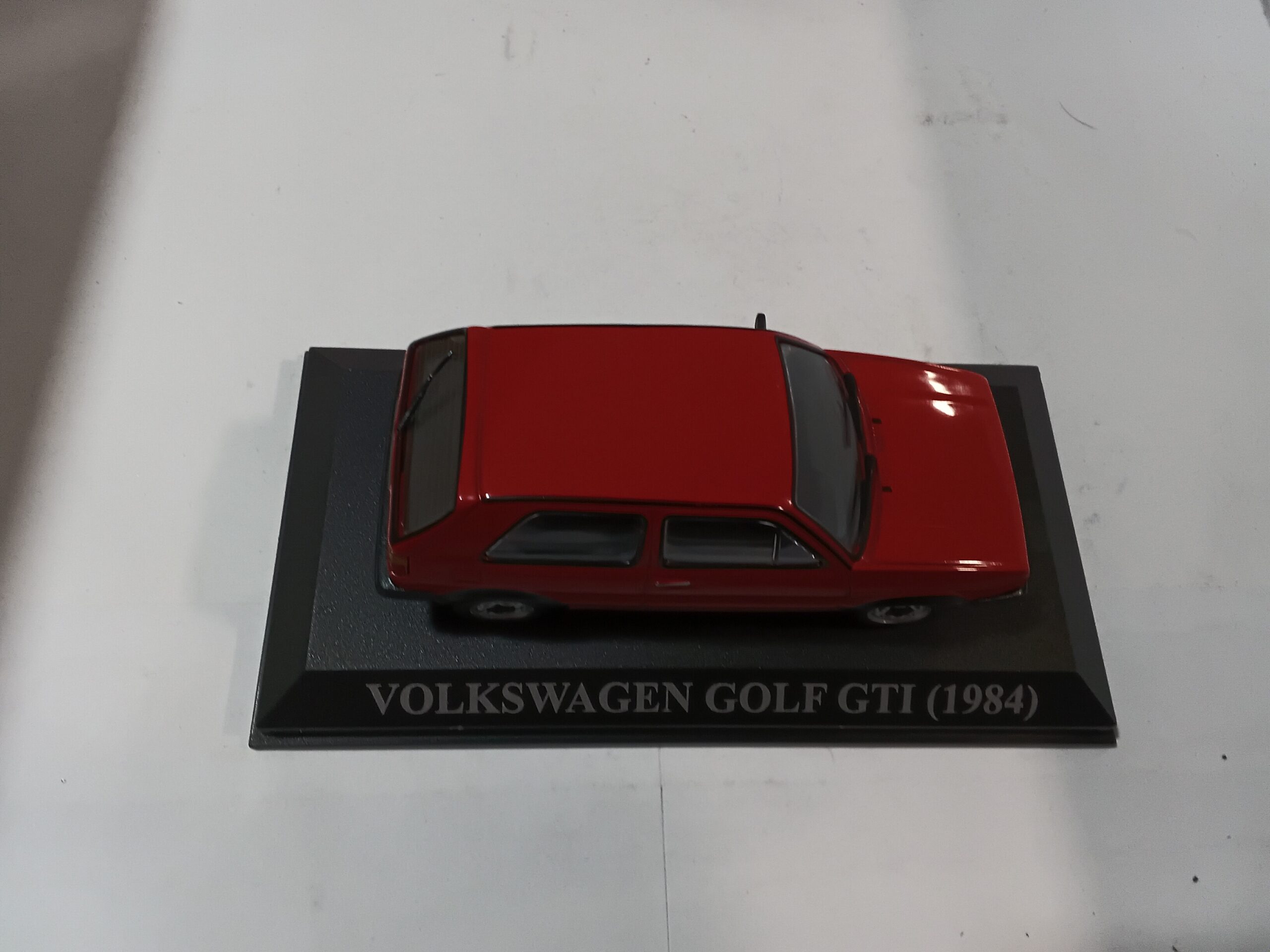 VW Golf GTI 1984 Rouge 1/43 – Image 4