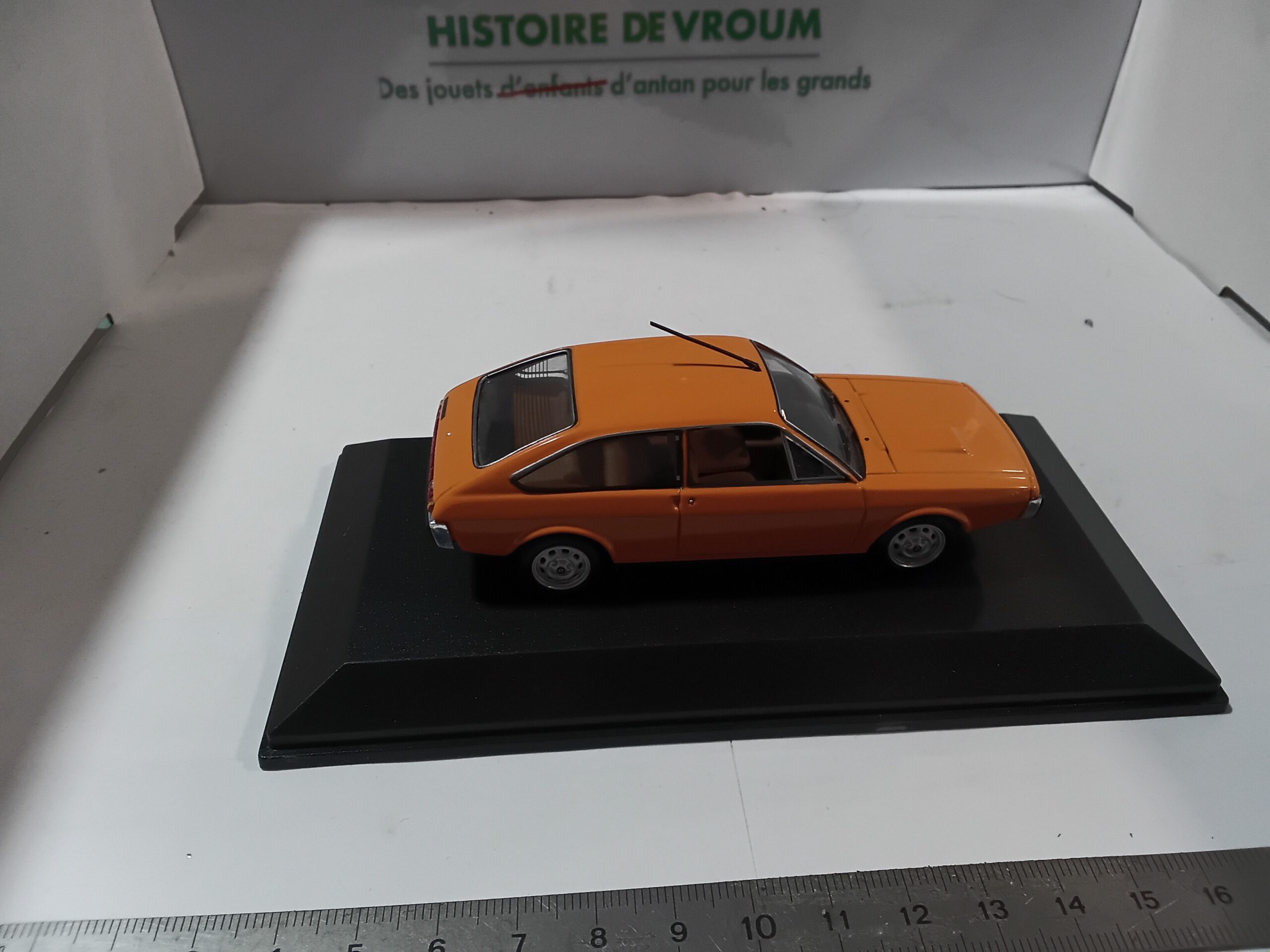 Renault 15 TL 1976 Orange 1/43 – Image 3