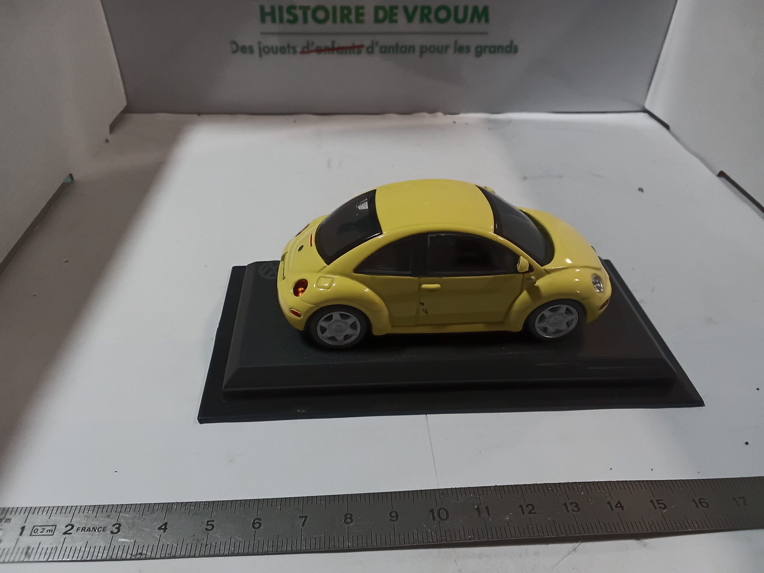 VW New Beetle Jaune 1/43 – Image 5