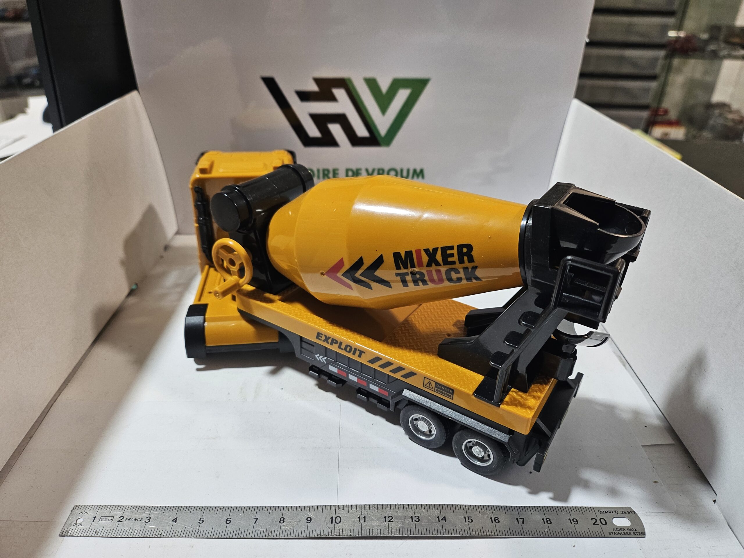 Camion Bétonnière / Malaxeur (Mixer Truck) - Jaune - Modèle Jouet/Collection – Image 6