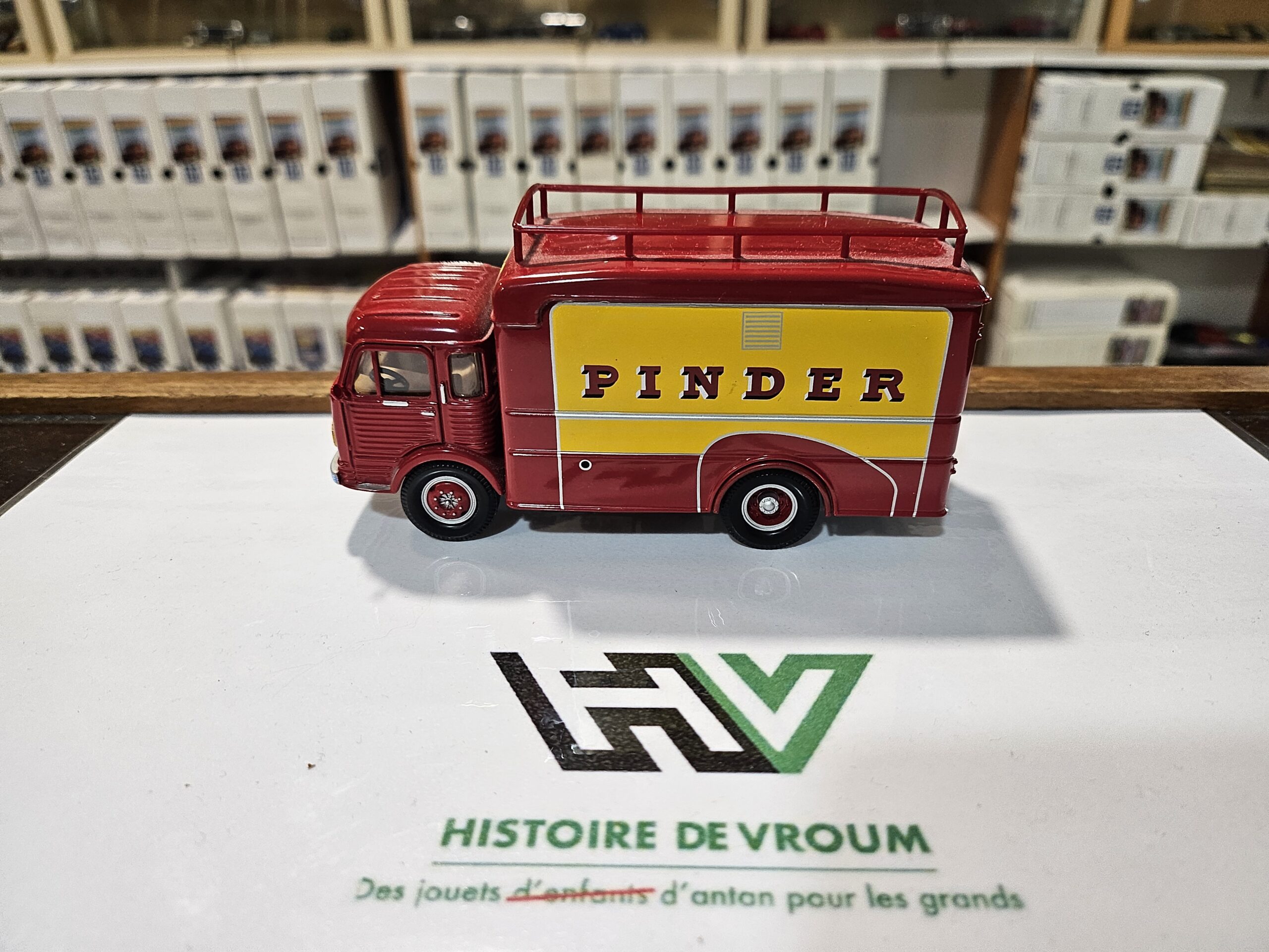 🌟 Vends : Simca Cargo "Confiserie" Cirque Pinder - Corgi Heritage (1/50e ou 1/43e) 🌟