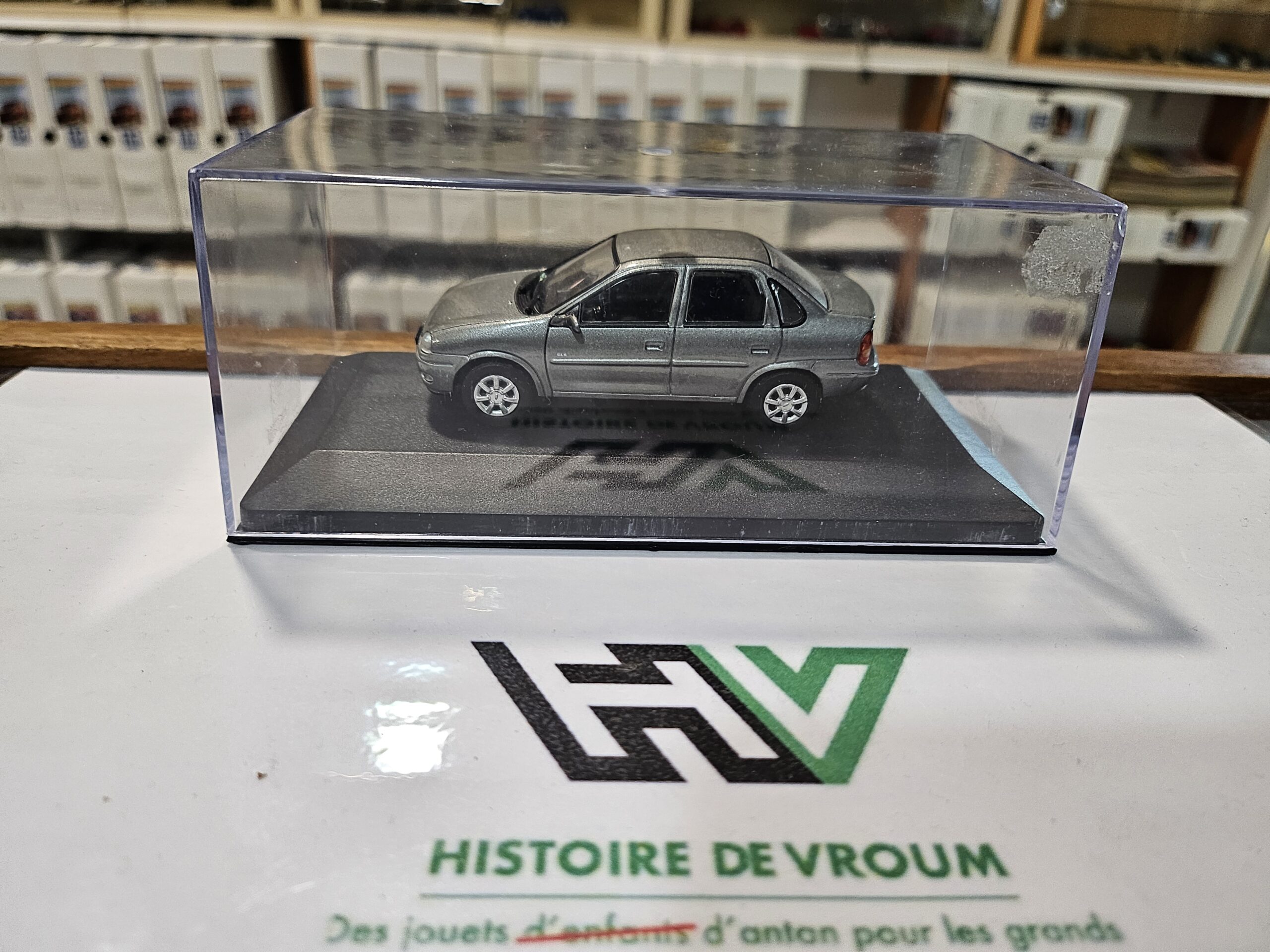Miniature Chevrolet Corsa GLS 1997 - 1/43 (Équivalent Opel Corsa B) - Collection Presse - Gris Métal